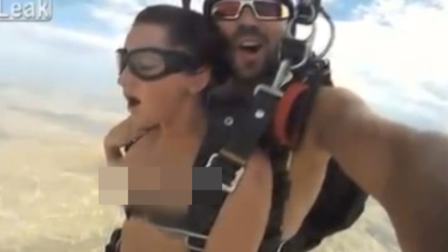 Sexy Skydiving - Skydiver sacked for having sex during tandem jump | %%channel_name%%