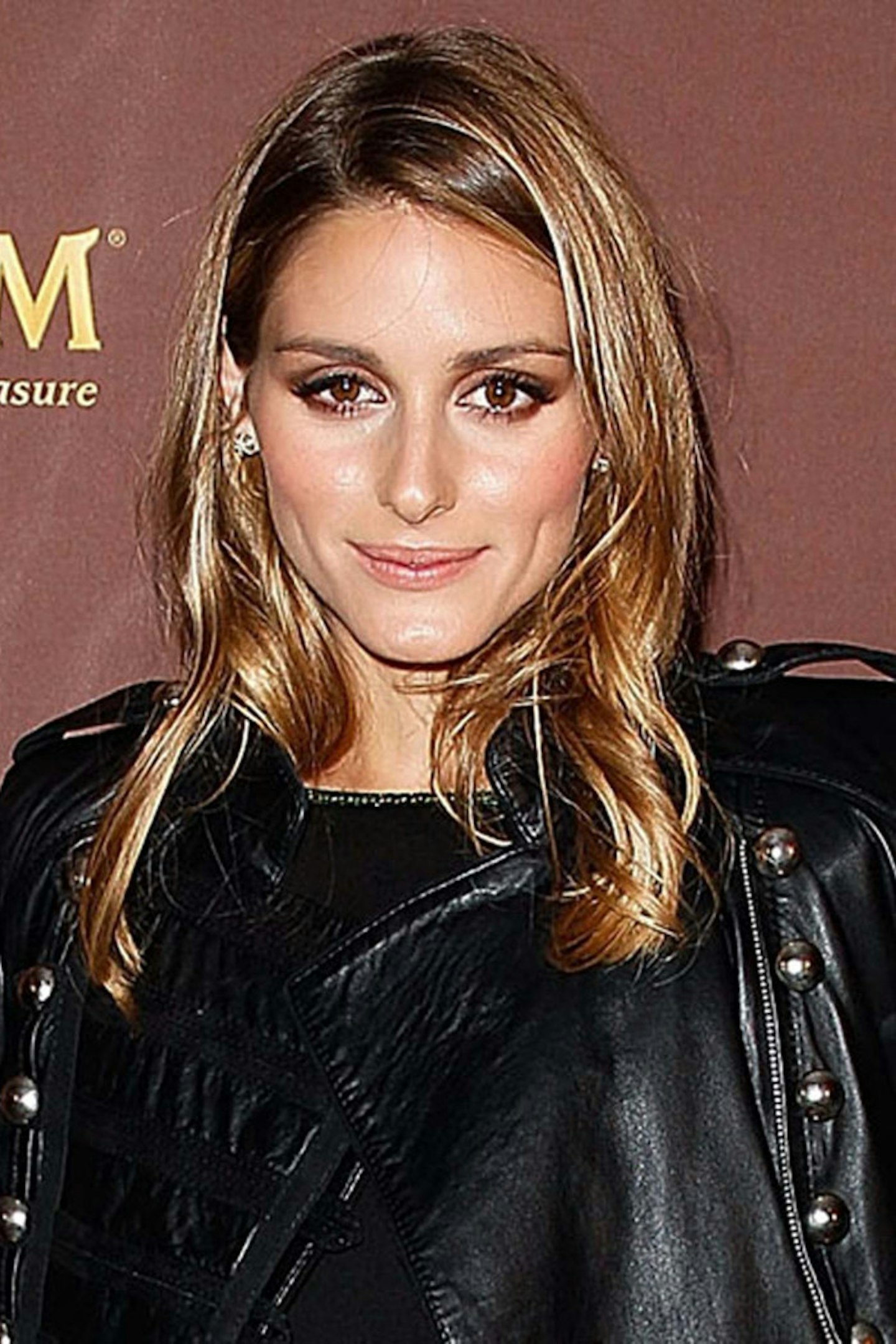 Use your tongs to create texture like Olivia Palermo