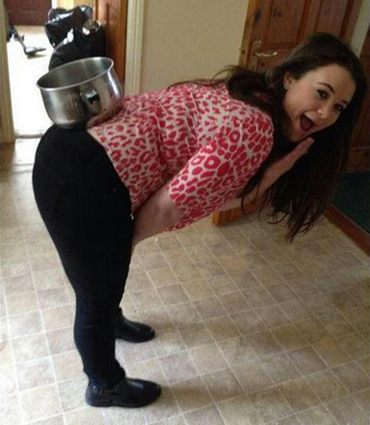 This lady is having a go at the #BreakTheInternet pose