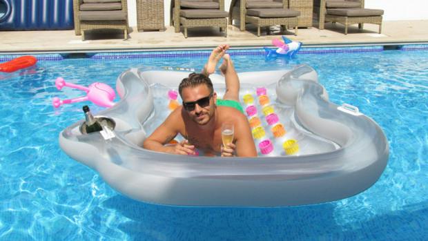 Dapper Laughs Shows His Bleak Record In New Fan Video