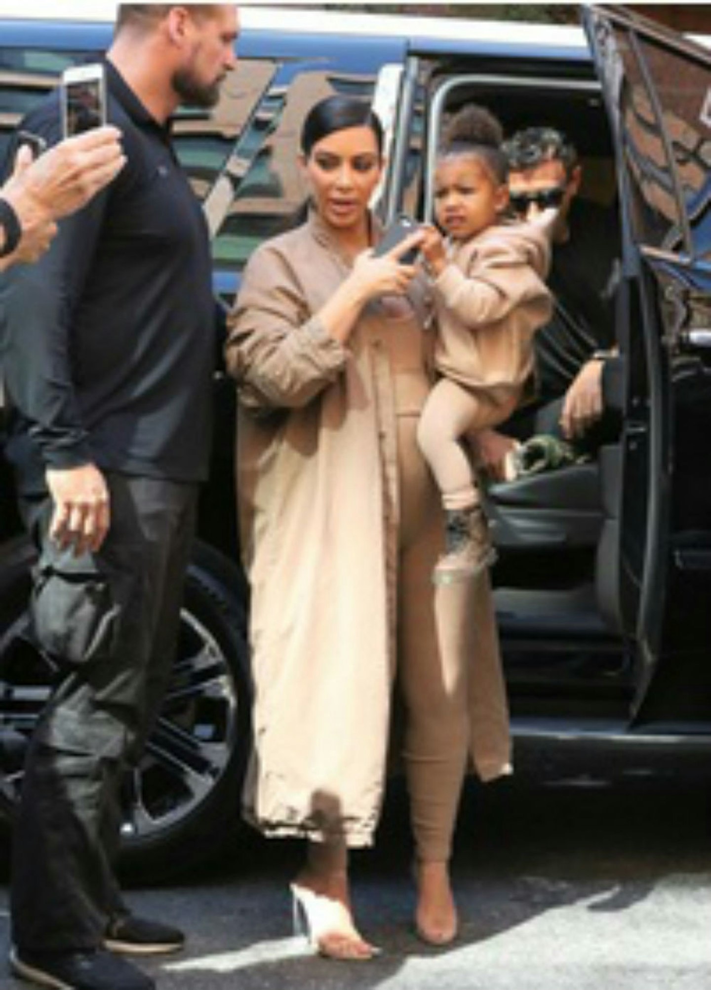 kim-kardashian-daughter-north-beige