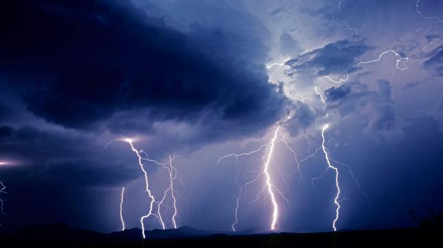 Freak storms set to batter Britain with 90mph winds | Closer