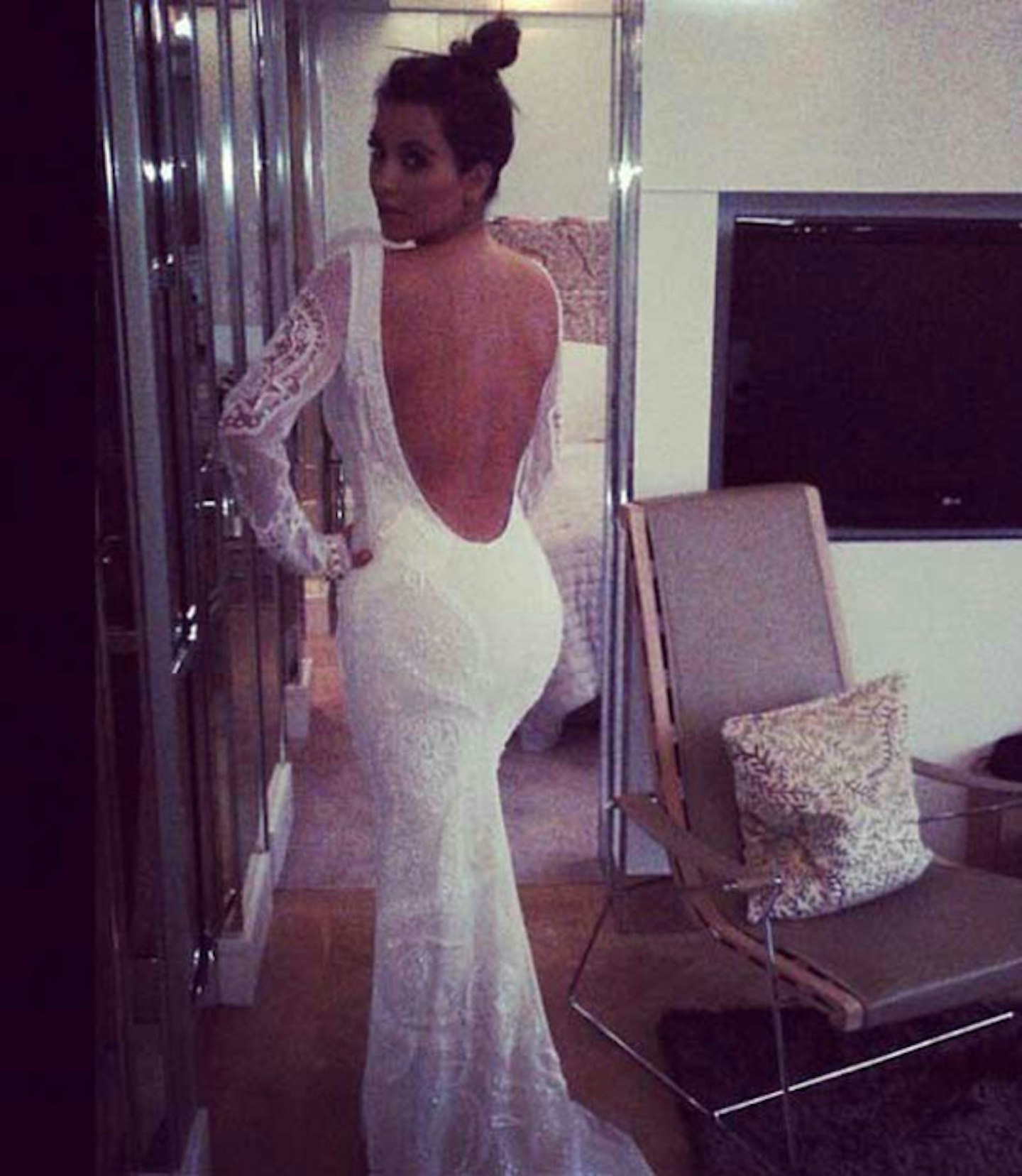 kim-kardashian-white-backless-dress