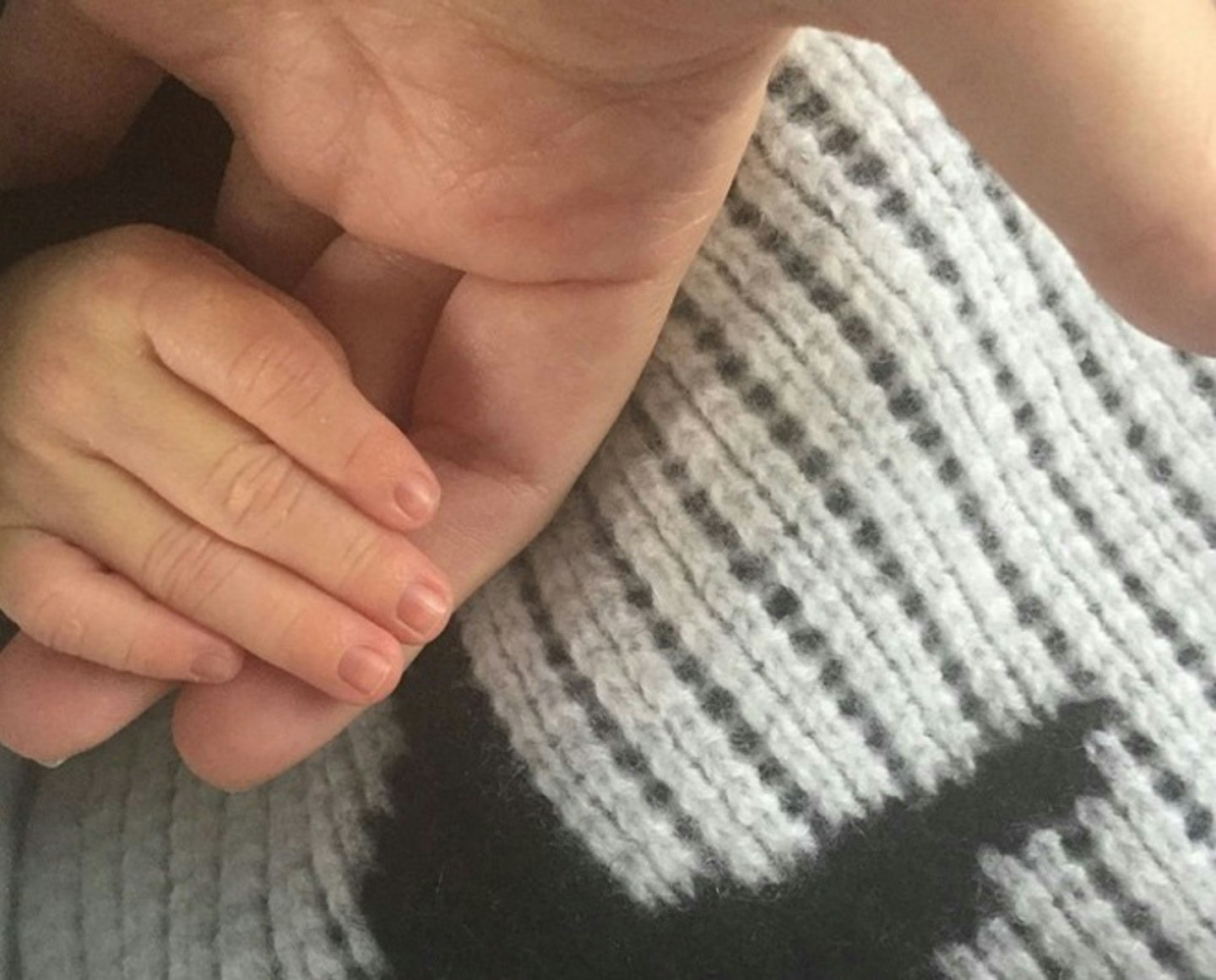 kourtney-kardashian-son-reign-hand