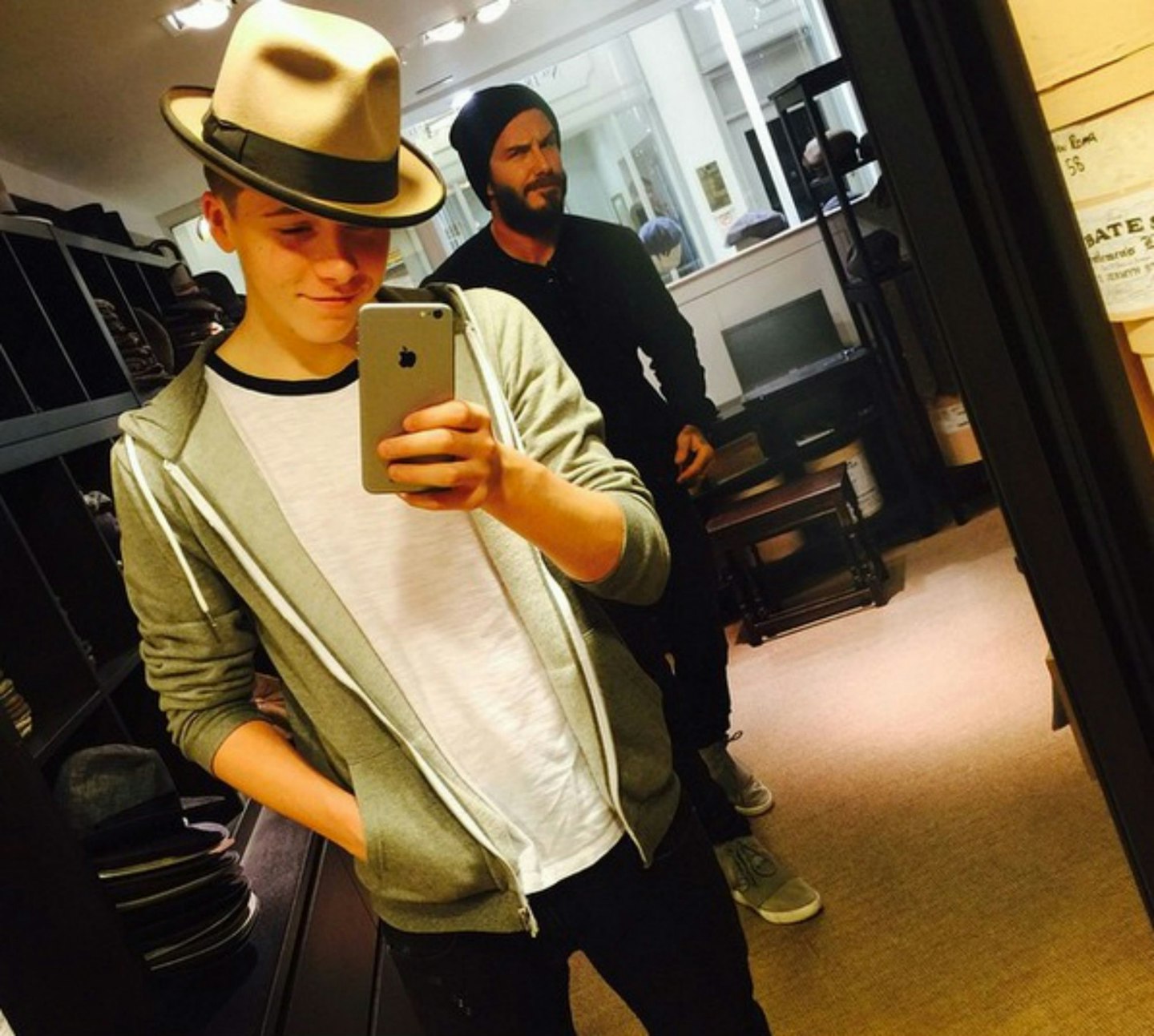david-beckham-photobomb-son-brooklyn