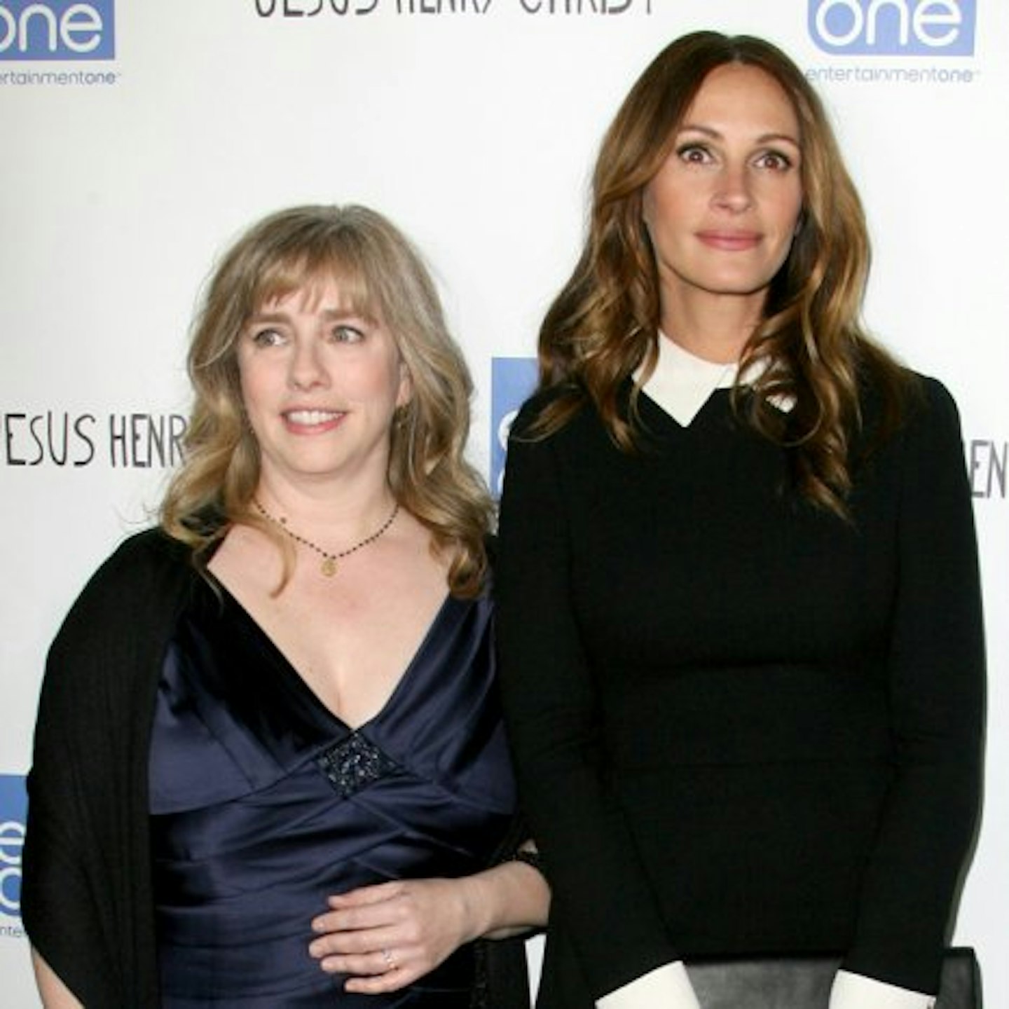 Julia with her other sister, Lisa Roberts Gillan