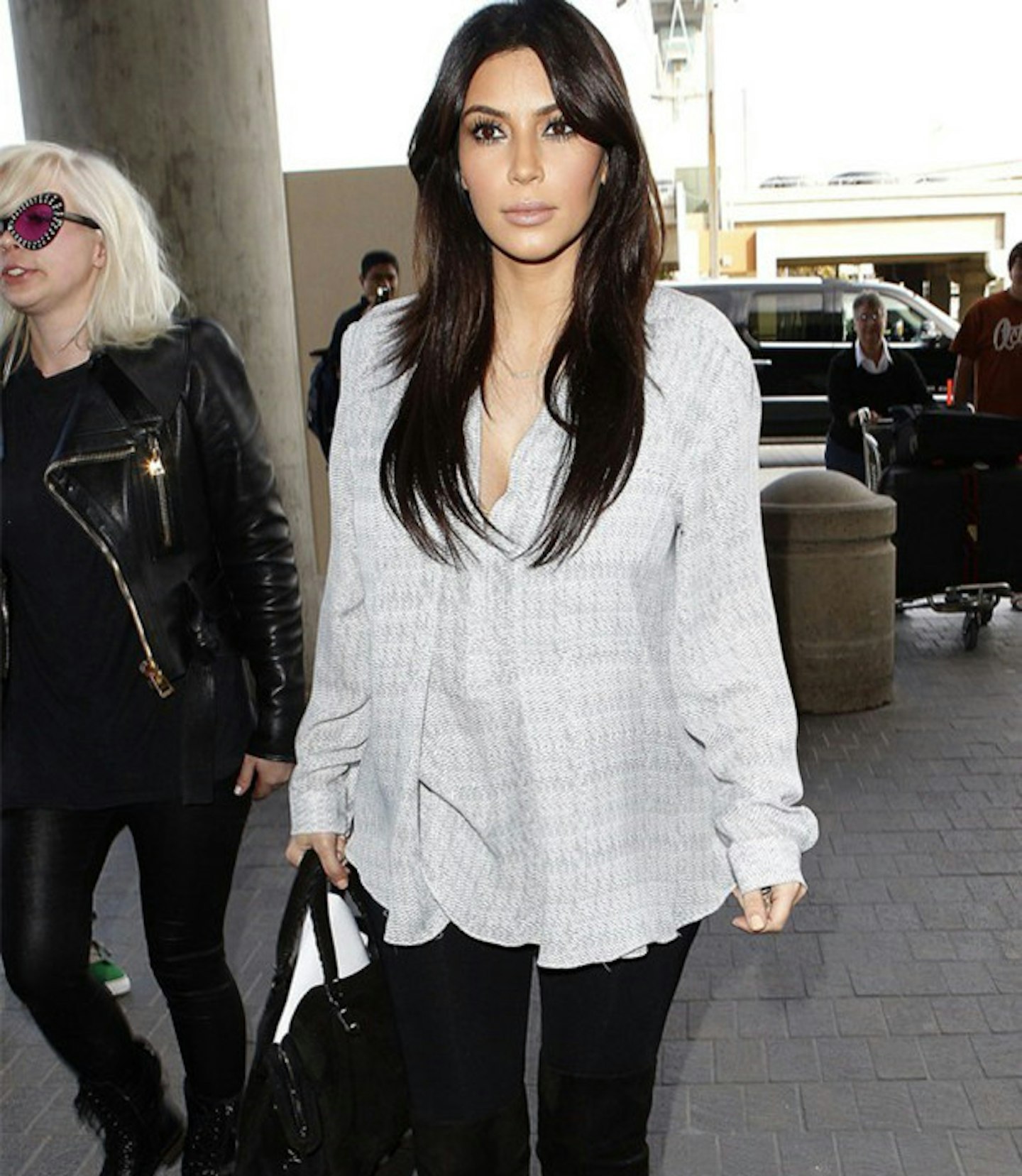 kim-kardashian-friend-airport-picture