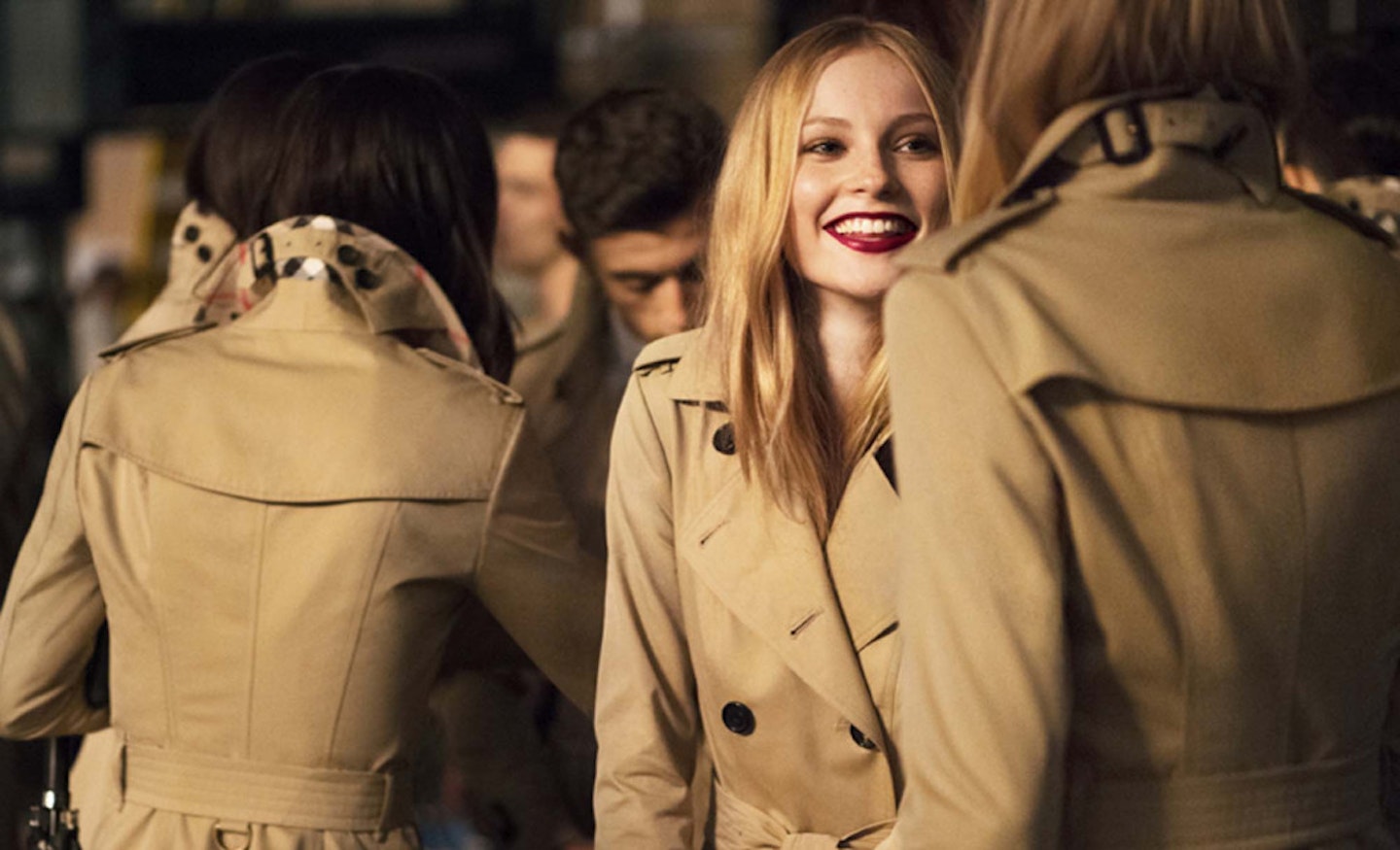 19._Burberry_Festive_Campaign_Stills__PRIVATE_AND_CONFIDENTIAL_-_ON_EMBARGO_9PM_UK_TIME_3_NOVEMBER_