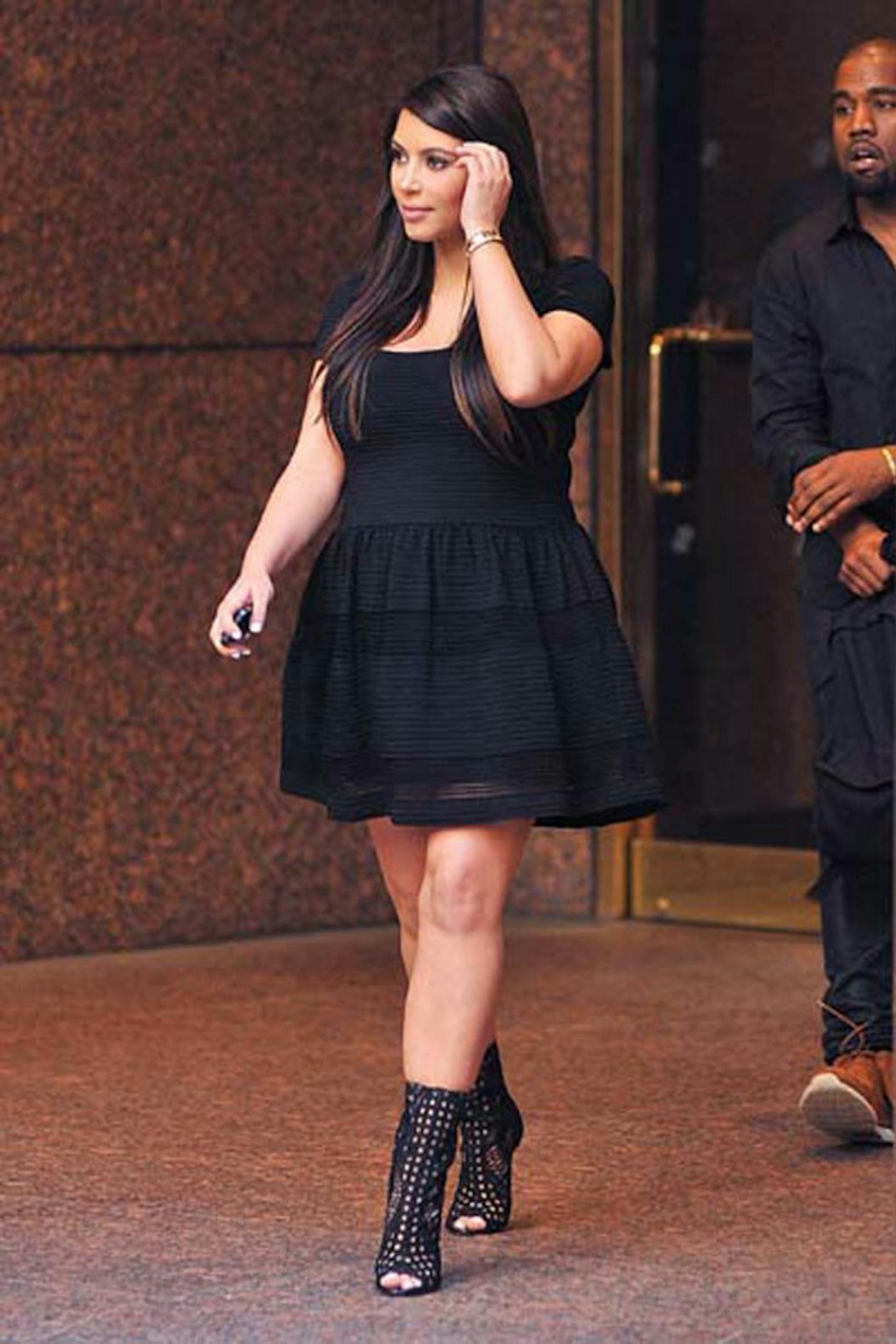Kim Kardashian style kanye west new york black dress