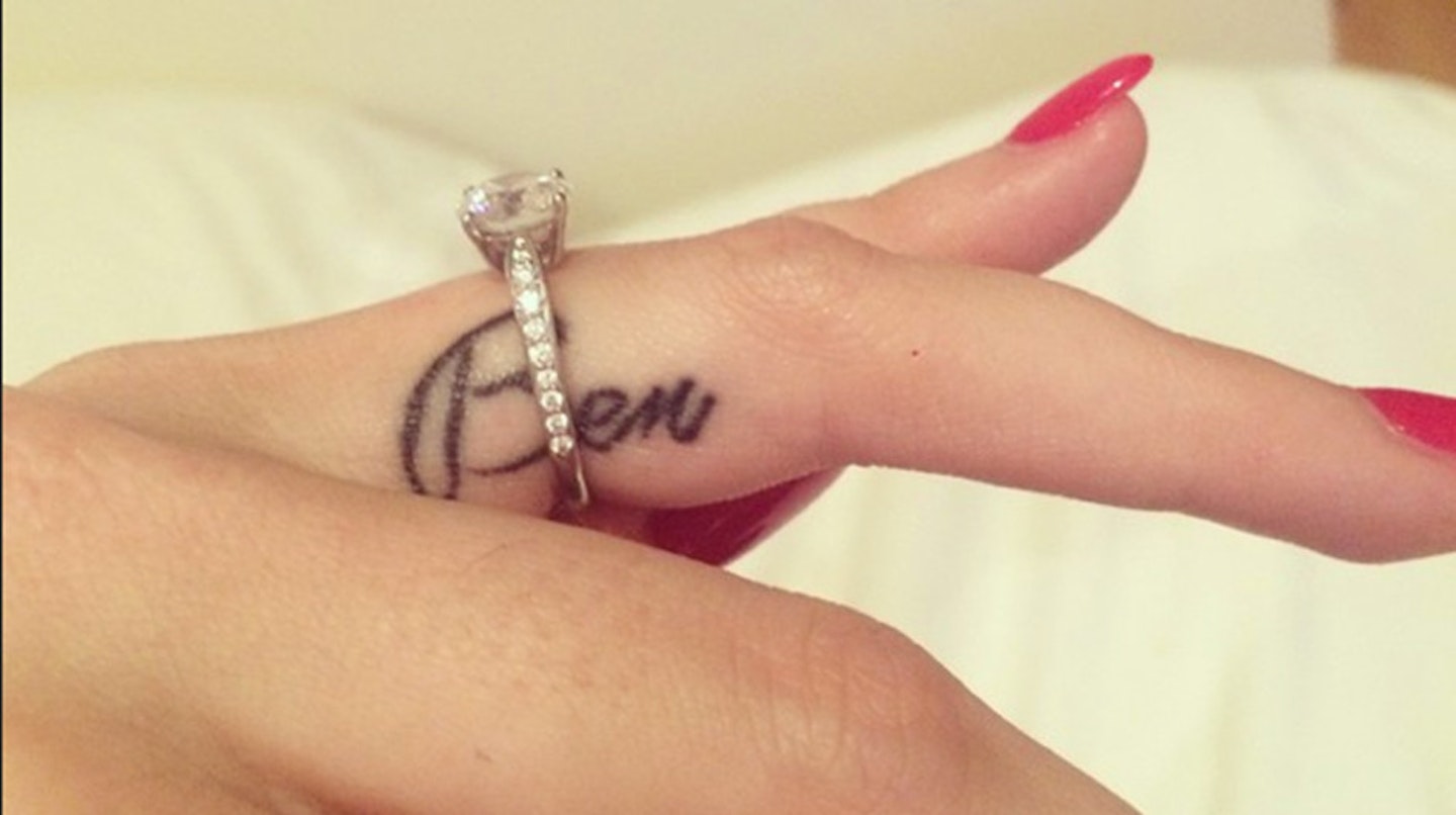 Kaya shows off her snazzy ring and little 'Ben' tattoo