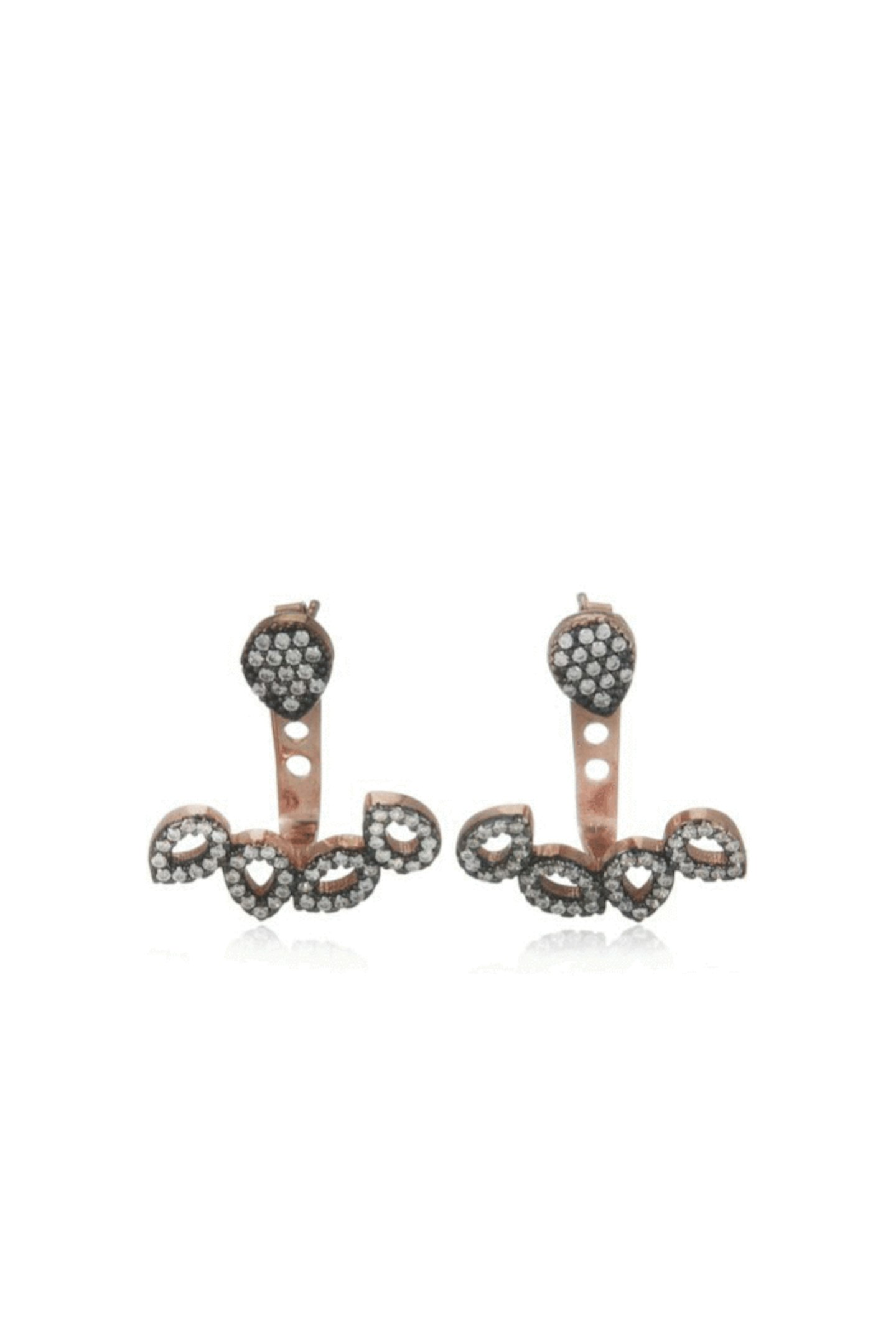 Decorate your lobes with these on-trend ear jackets. A subtle accessory to complete your look.