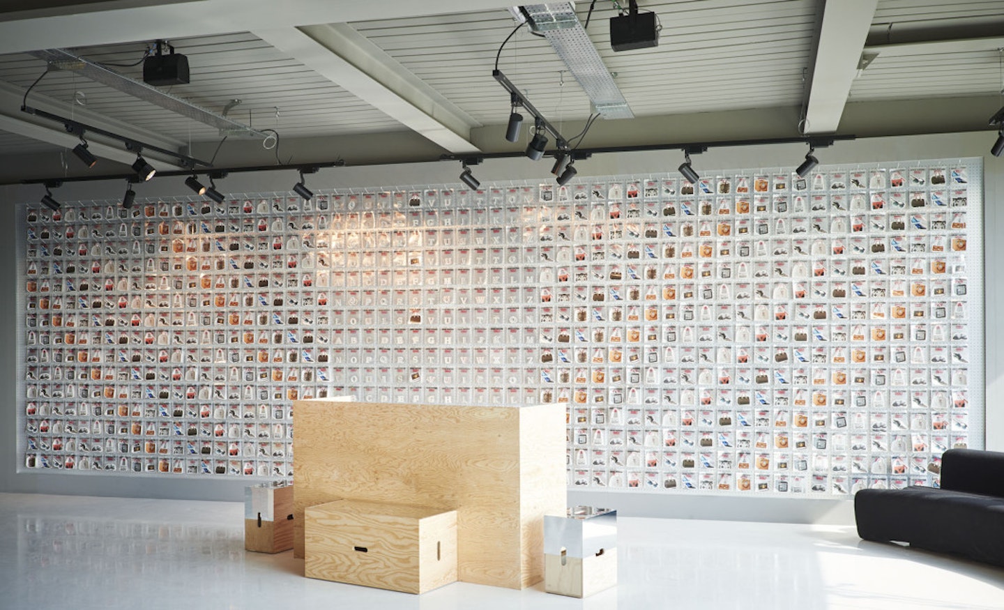 LV_S3_JMS_StickerWall1