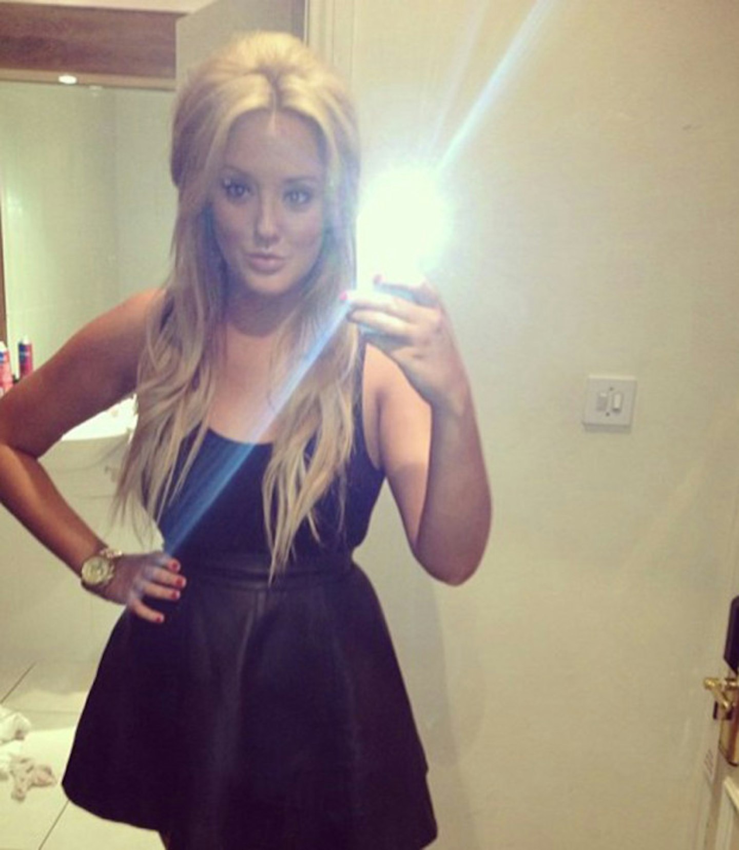 charlotte-crosby-geordie-shore-selfie