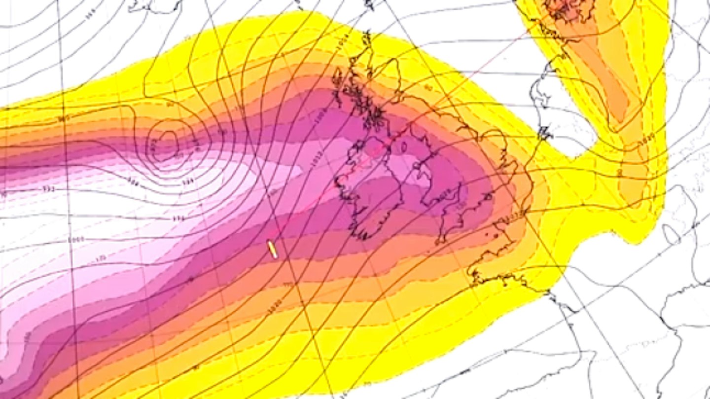 Freak storms set to batter Britain with 90mph winds | Closer