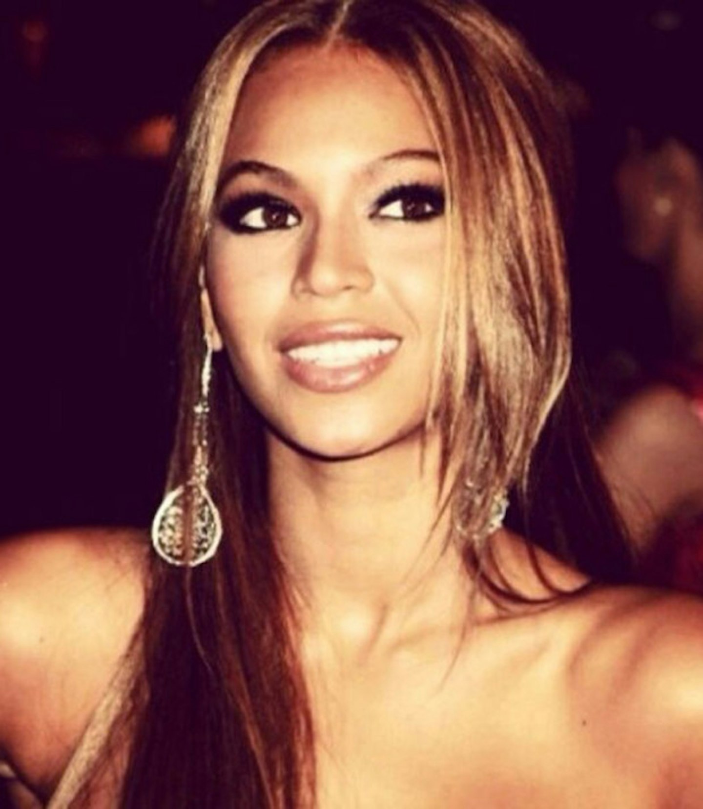 beyonce-poses-red-carpet-picture