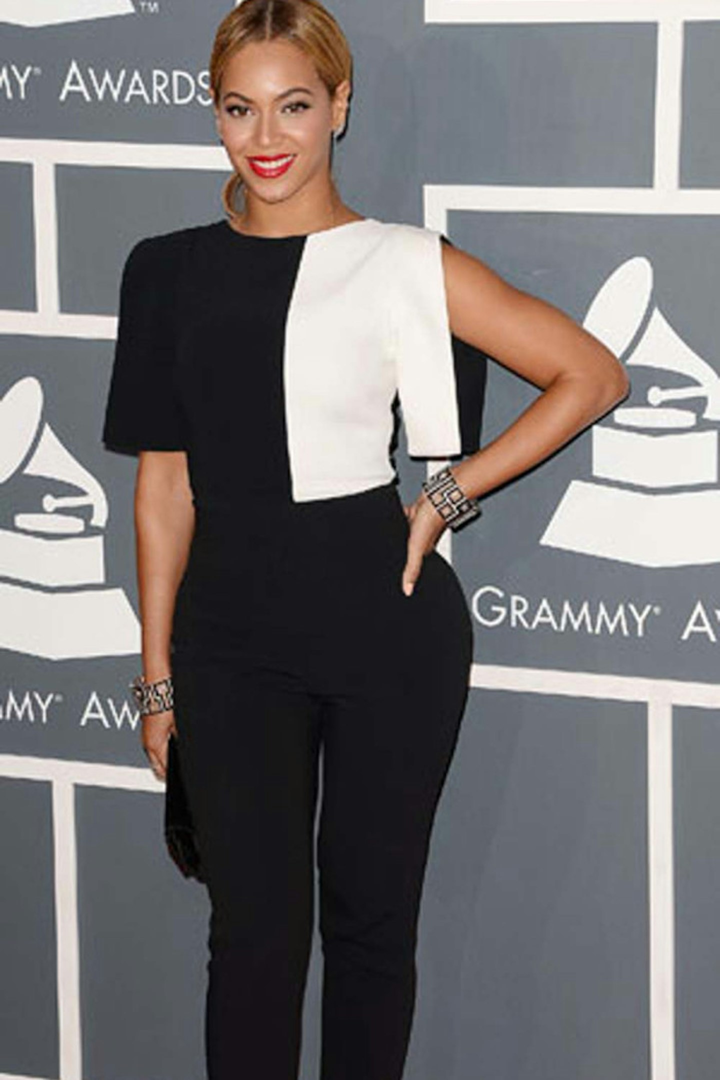 Beyoncu00e9 Knowles wearing an Osman jumpsuit at the 2013 Grammy Awards, February 2013