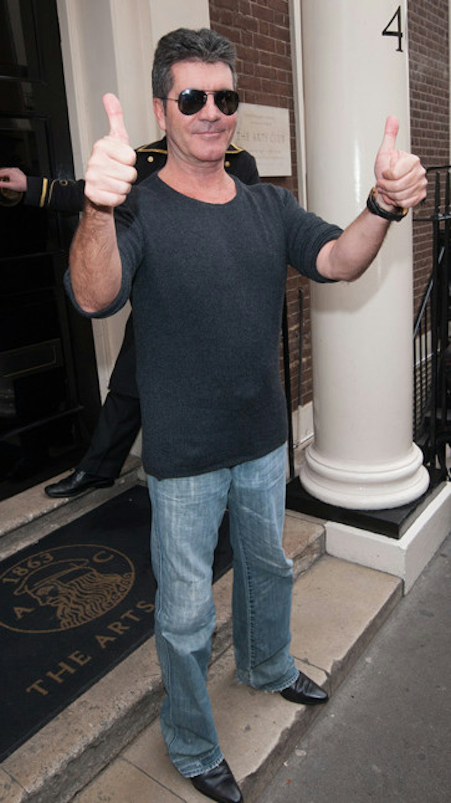 Simon gives Cheryl the thumbs up