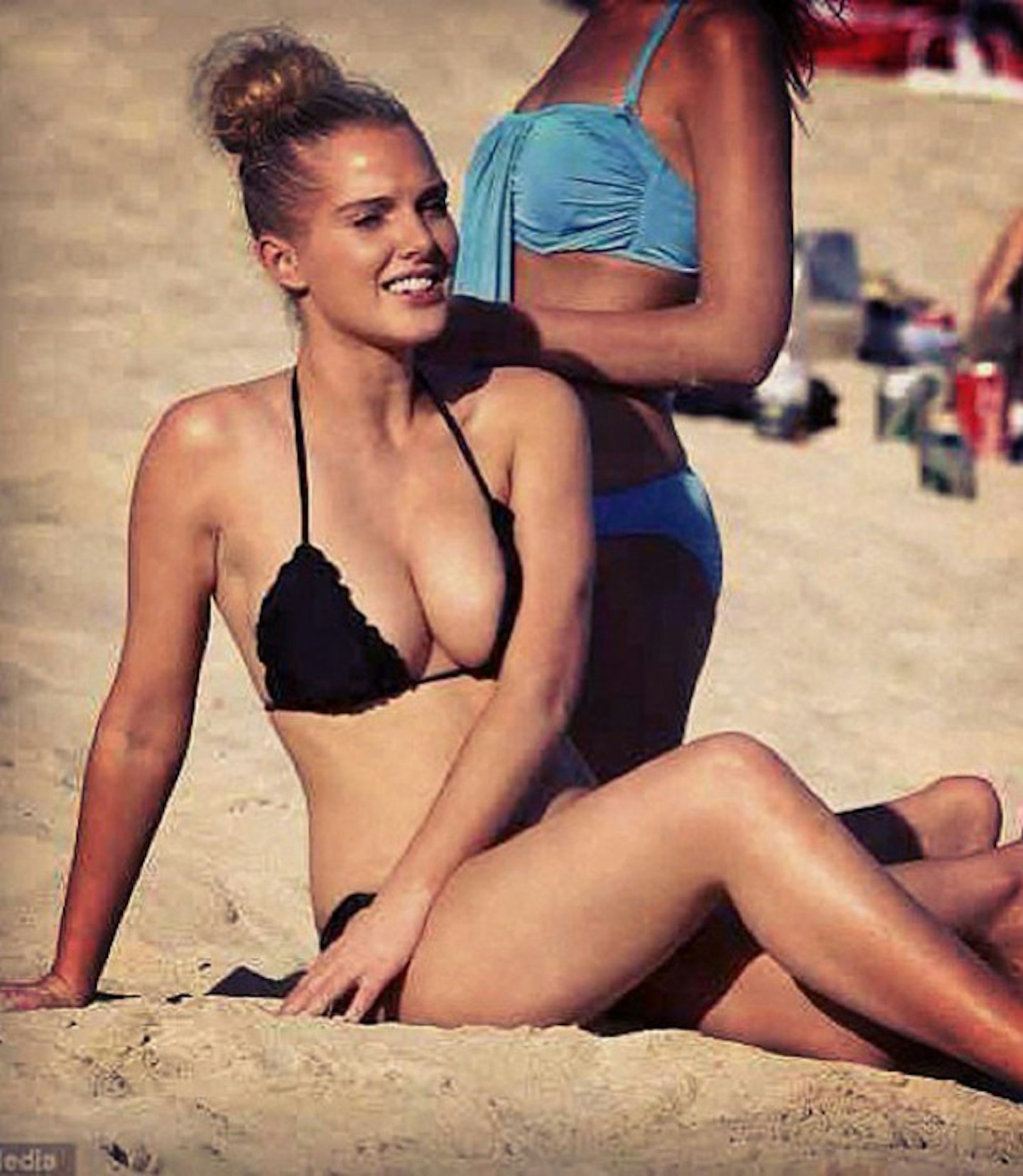 Helen-Flanagan-bikini-on-beach
