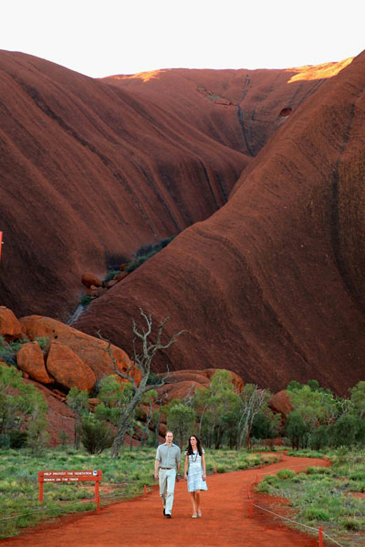 78-77. The couple at a quick photocall at the base of Uluru