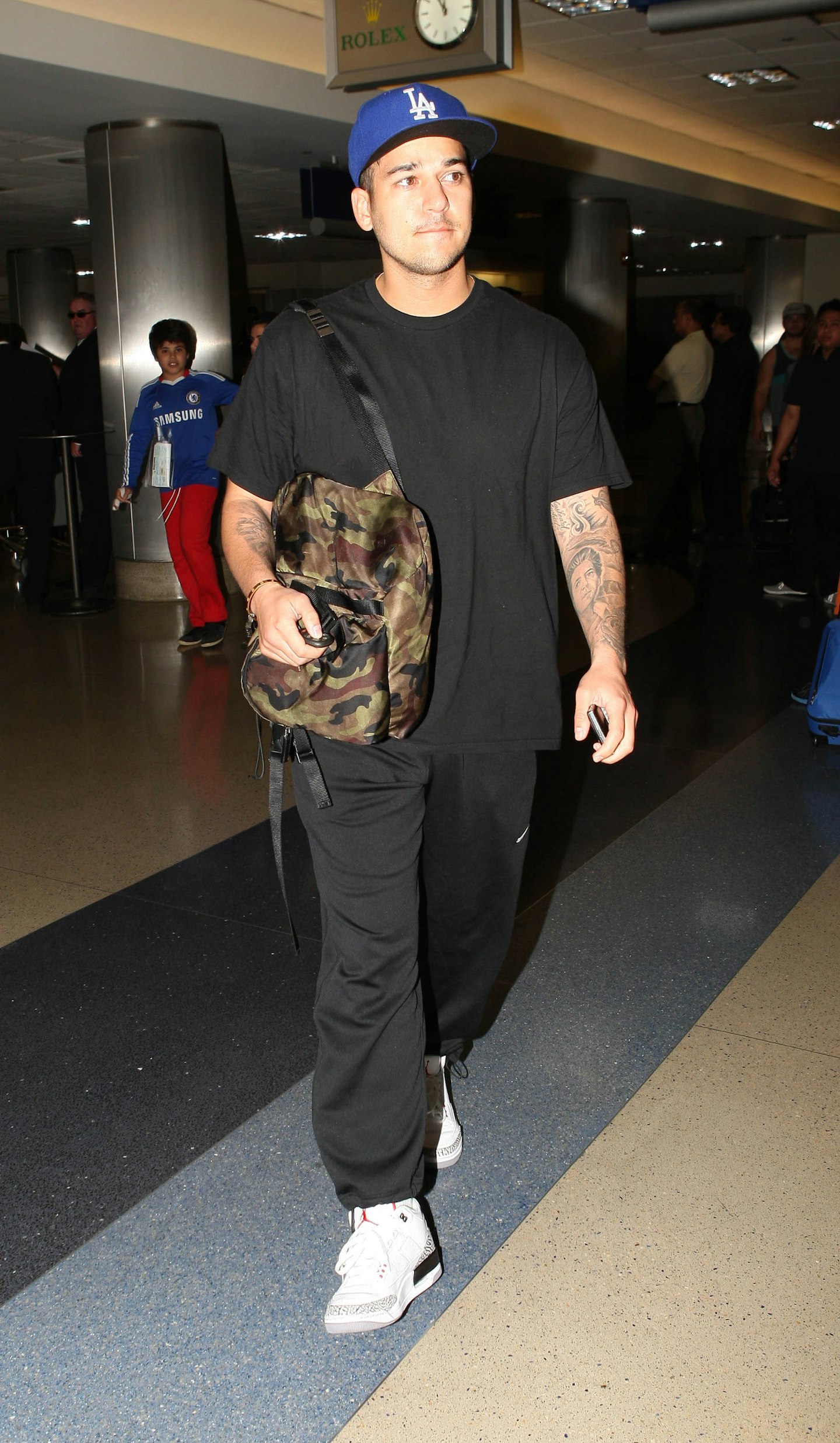 rob-kardashian-black-tracksuit-airport