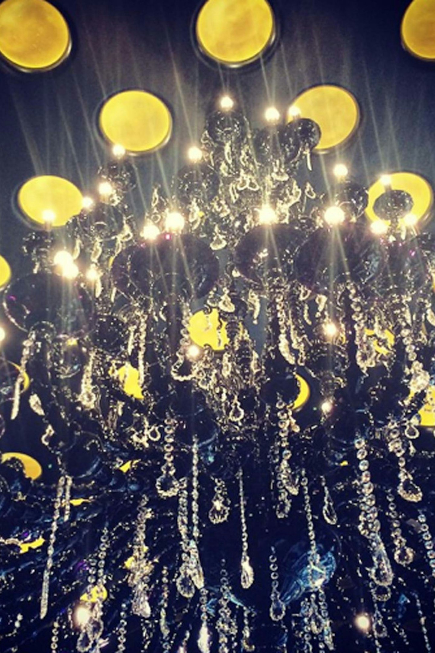 A chandelier @dolcegabbana style #MFW #Grazia360