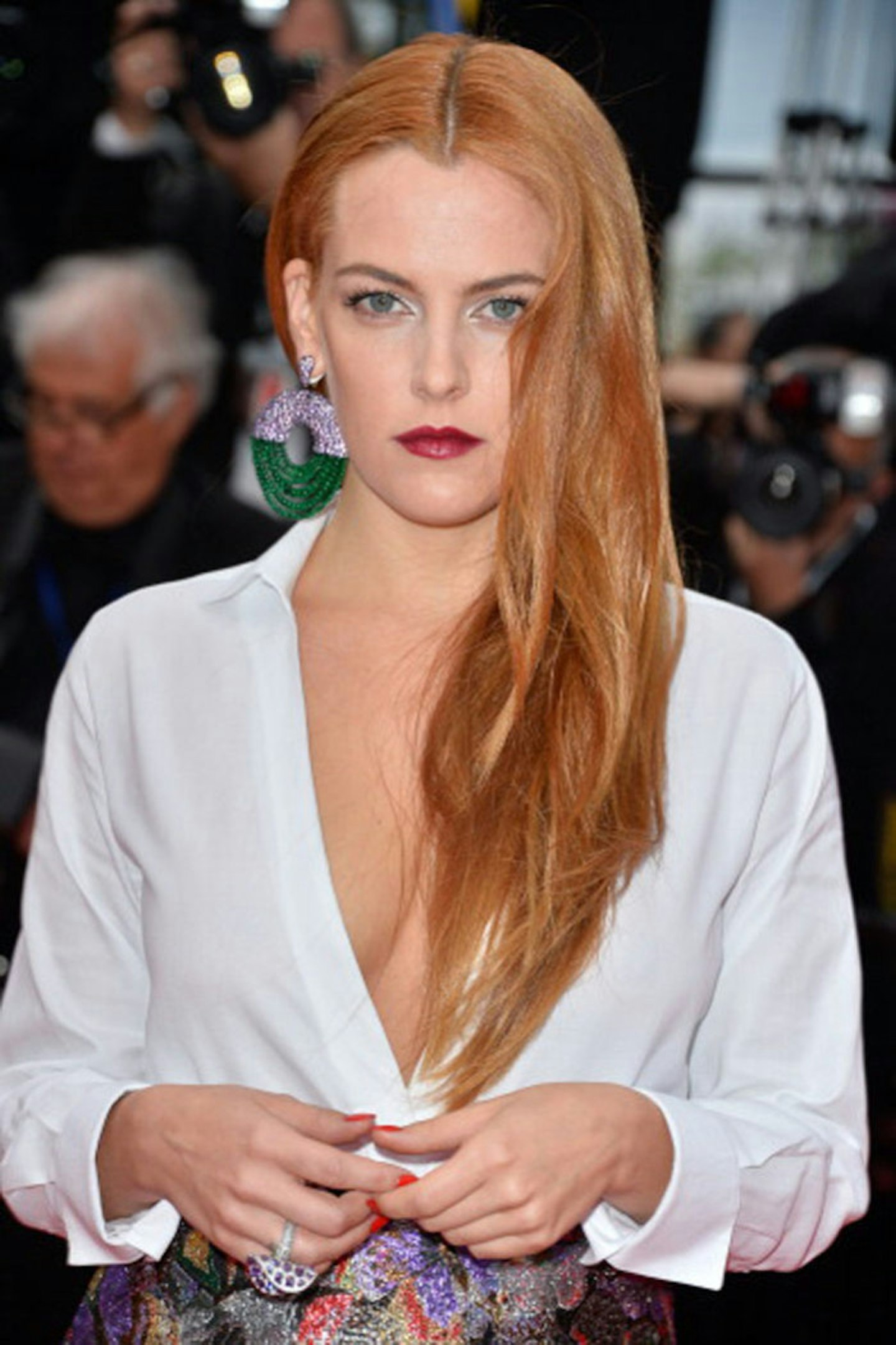 Make a statement with your parting like Riley Keough