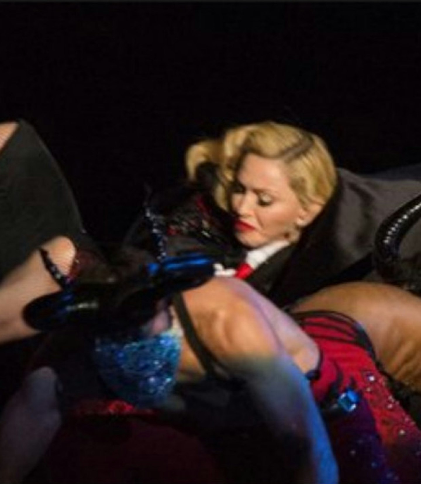Madonna's fall at the BRITs 2015!