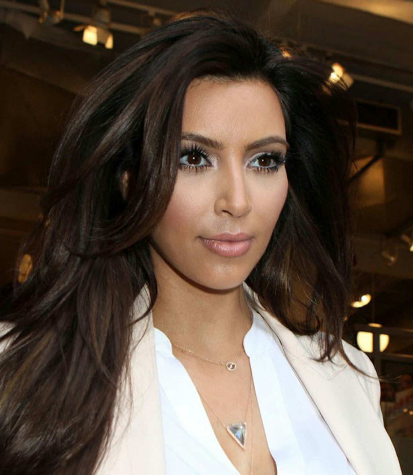 kim-kardashian-long-eyelashes-picture