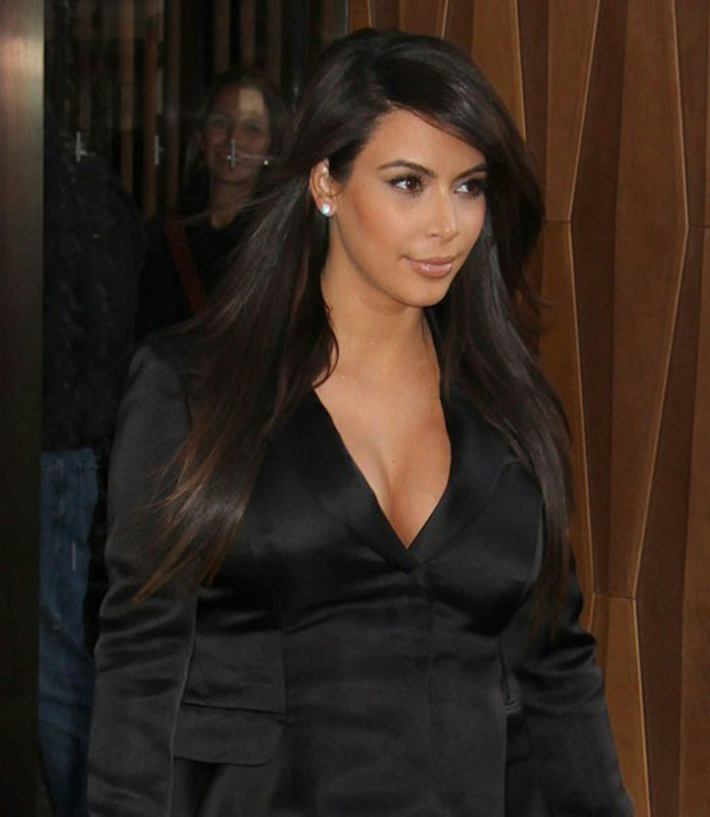 kim-kardashian-boobs-black-dress