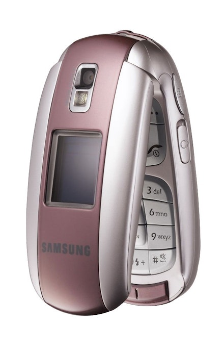 A Love Letter To All Flip Phones Past And Present Grazia