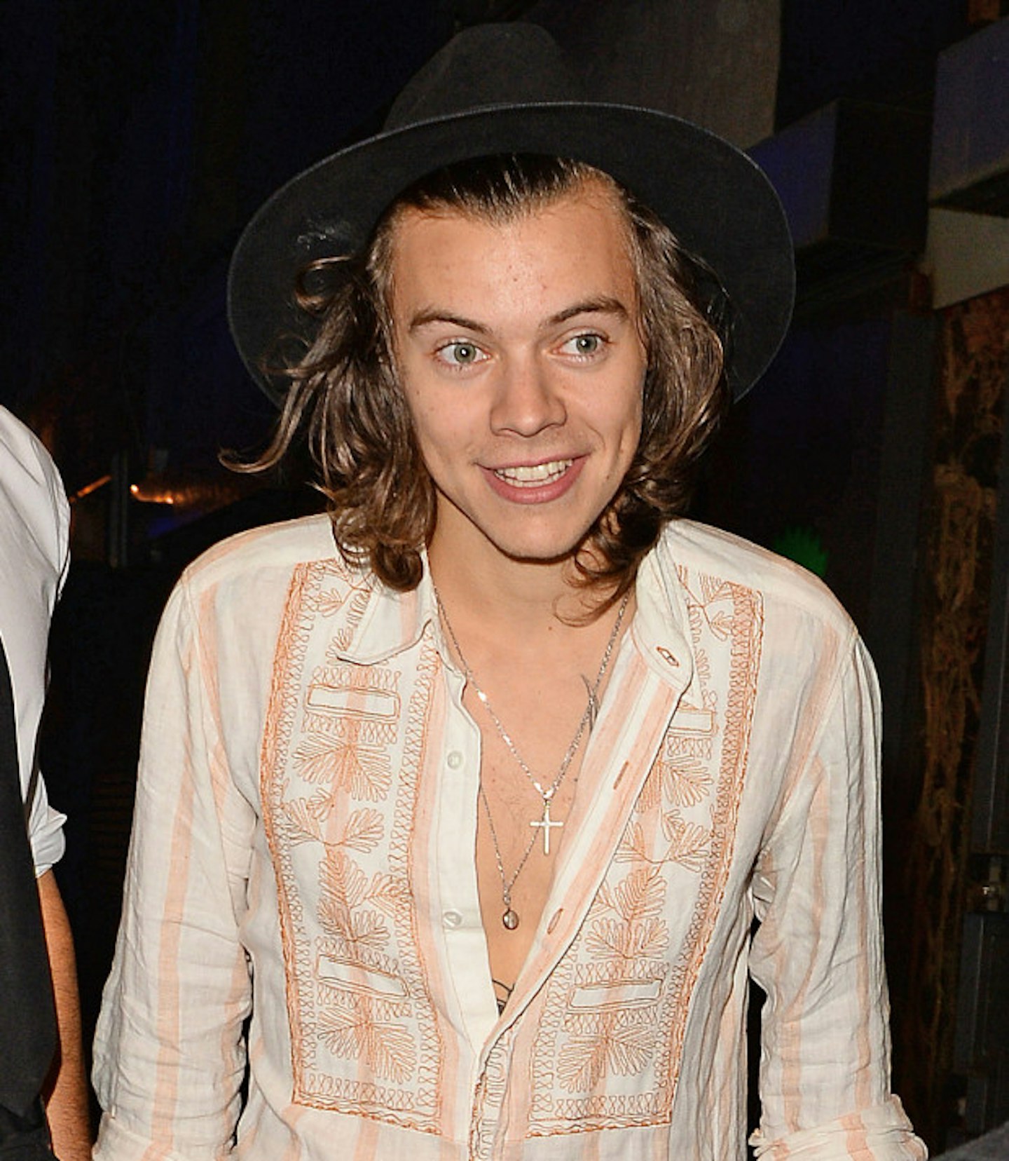 harry-styles-black-hat-long-hair