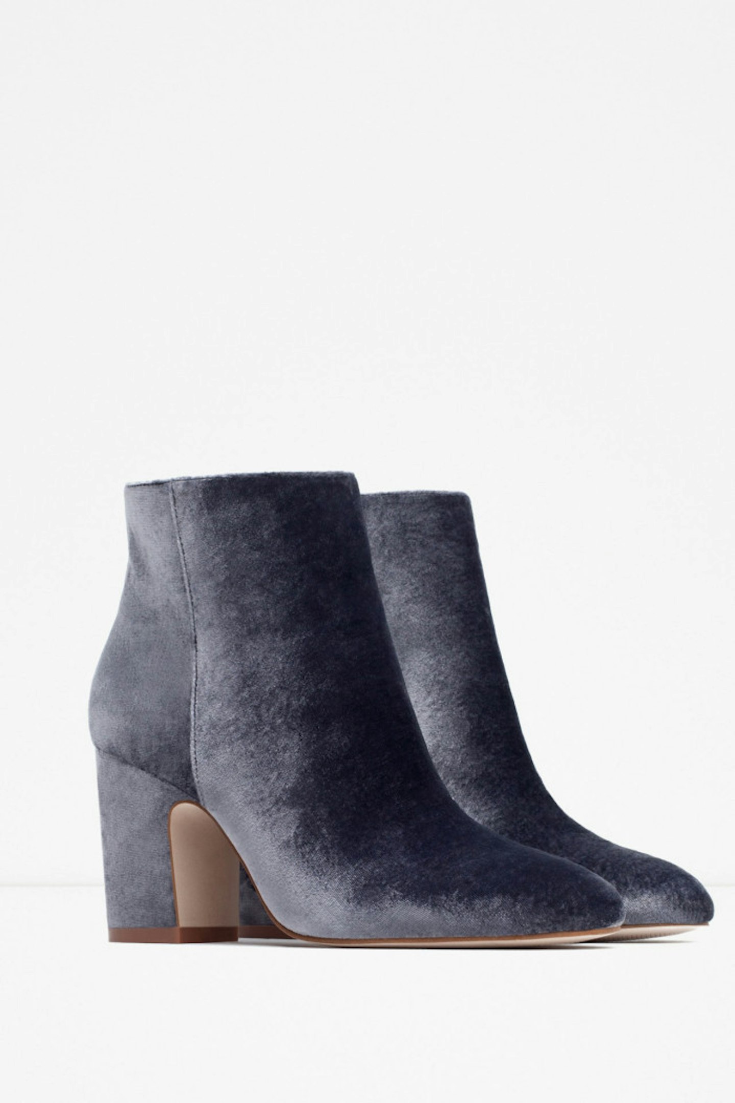 Our shopping wish list is never complete without a little something from high street fave Zara. These ankle boots will take us nicely from Autumn to Winter.