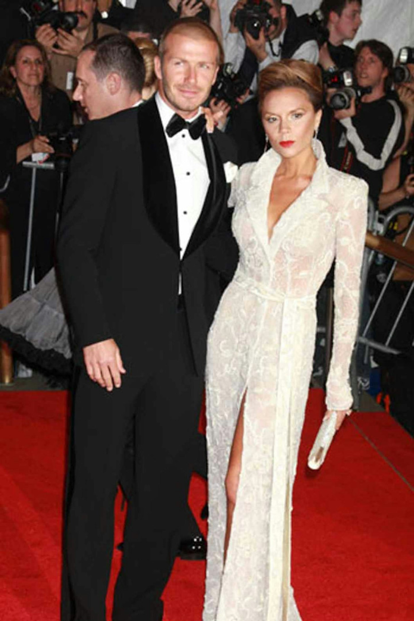 Victoria Beckham style met gala lace dress