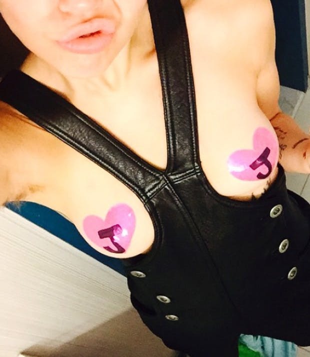 Miley Cyrus gets her boobs out for meeting with Paul McCartney Celebrity %%channel_name%% picture picture