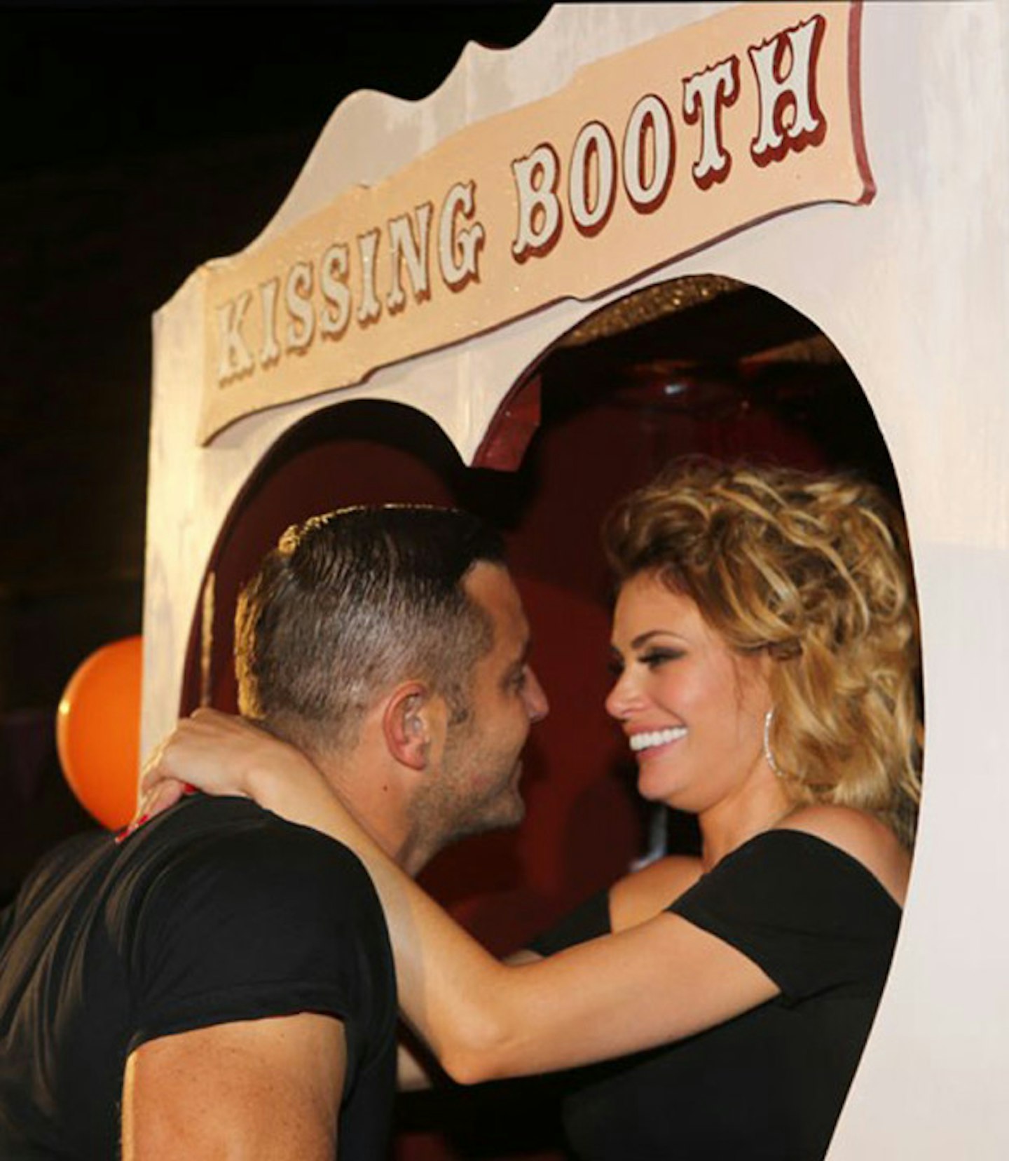 Elliott Wright, Chloe Sims