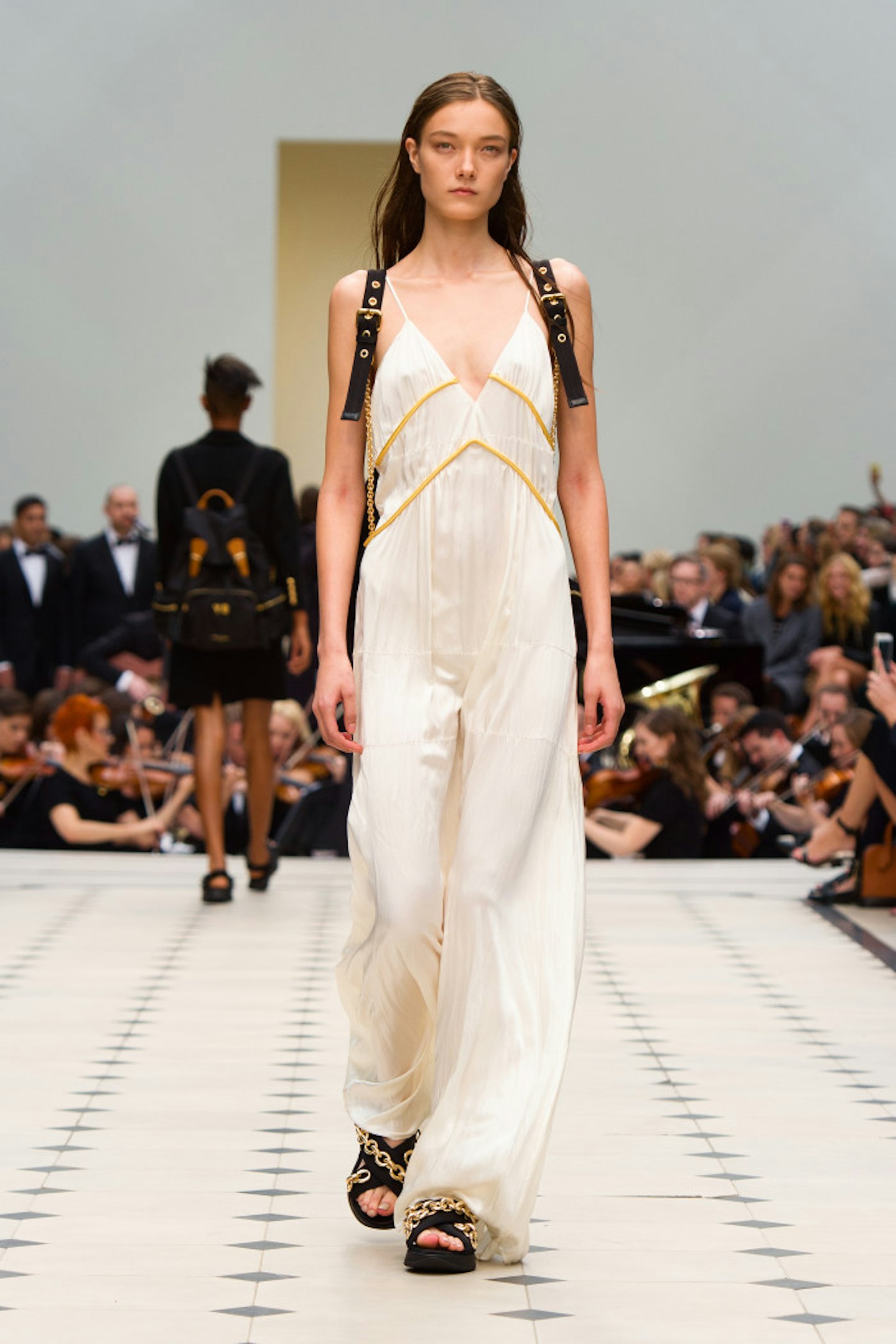 Burberry Womenswear S_S16 Collection - Look 10