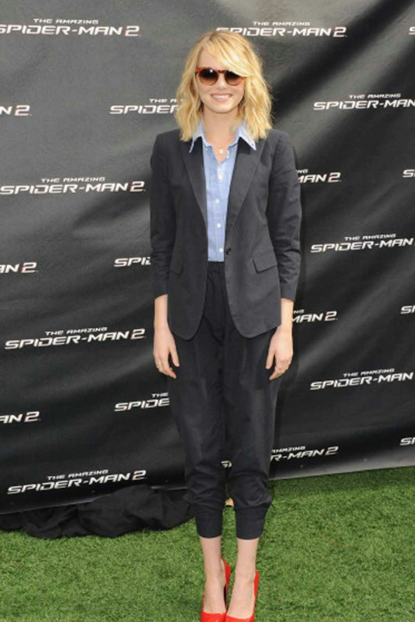 Emma Stone style red shoes suit
