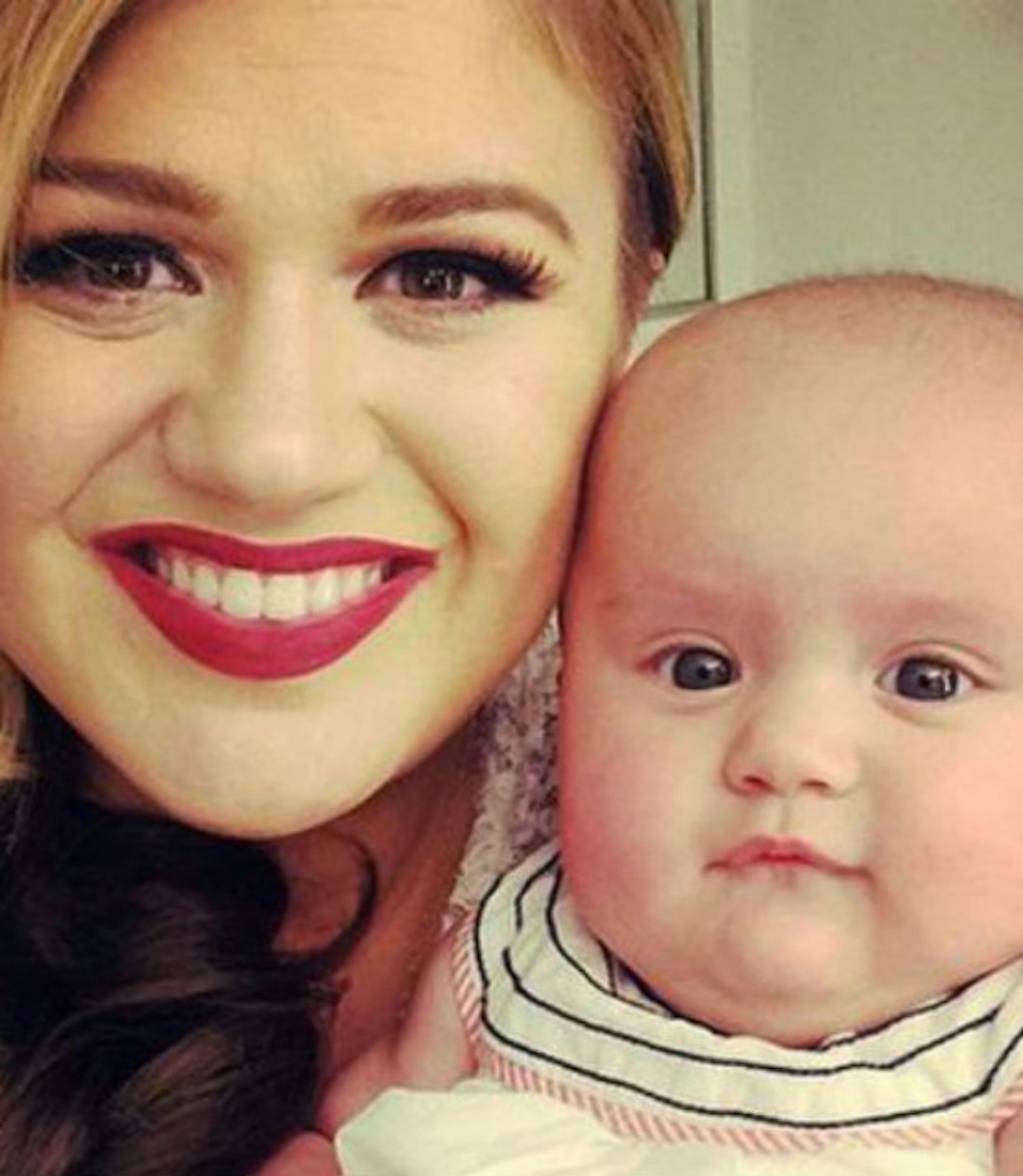 Kelly-Clarkson-and-baby