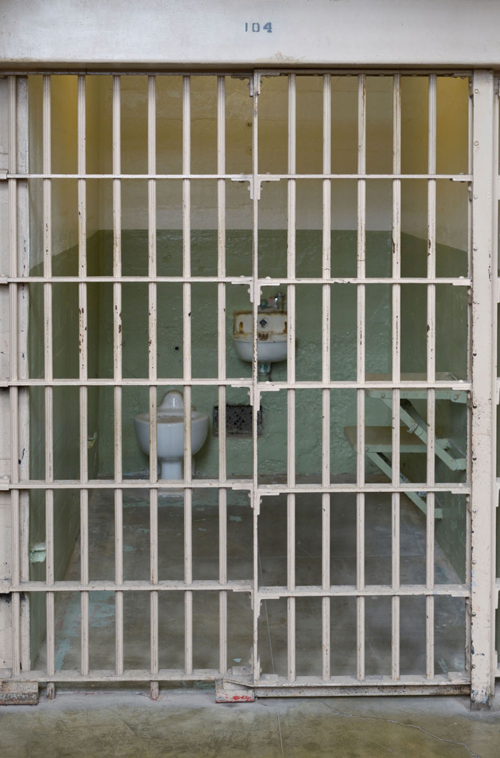 Woman sneaks gun into prison ‘in her genitals’ | %%channel_name%%