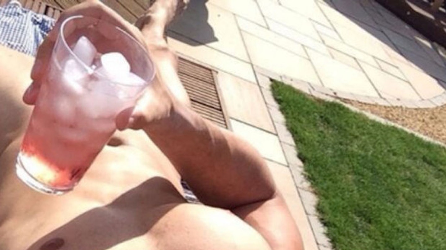 louis-smith-naked-sunbathing-selfie-picture