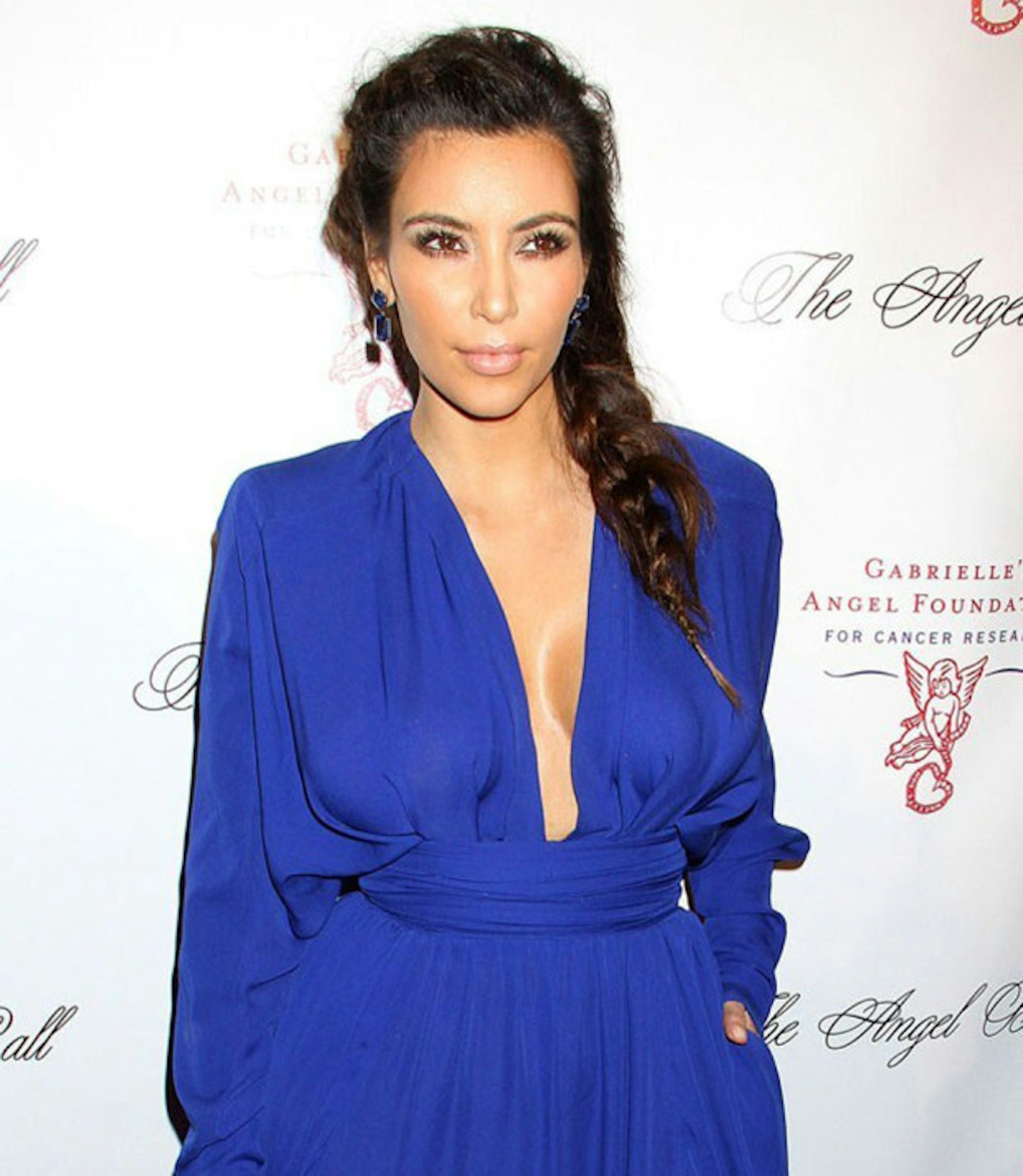 kim-kardashian-blue-dress-red-carpet