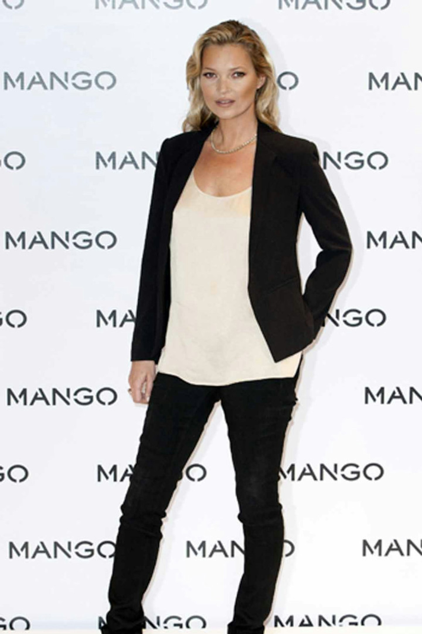 32Kate Moss style black blazer mango