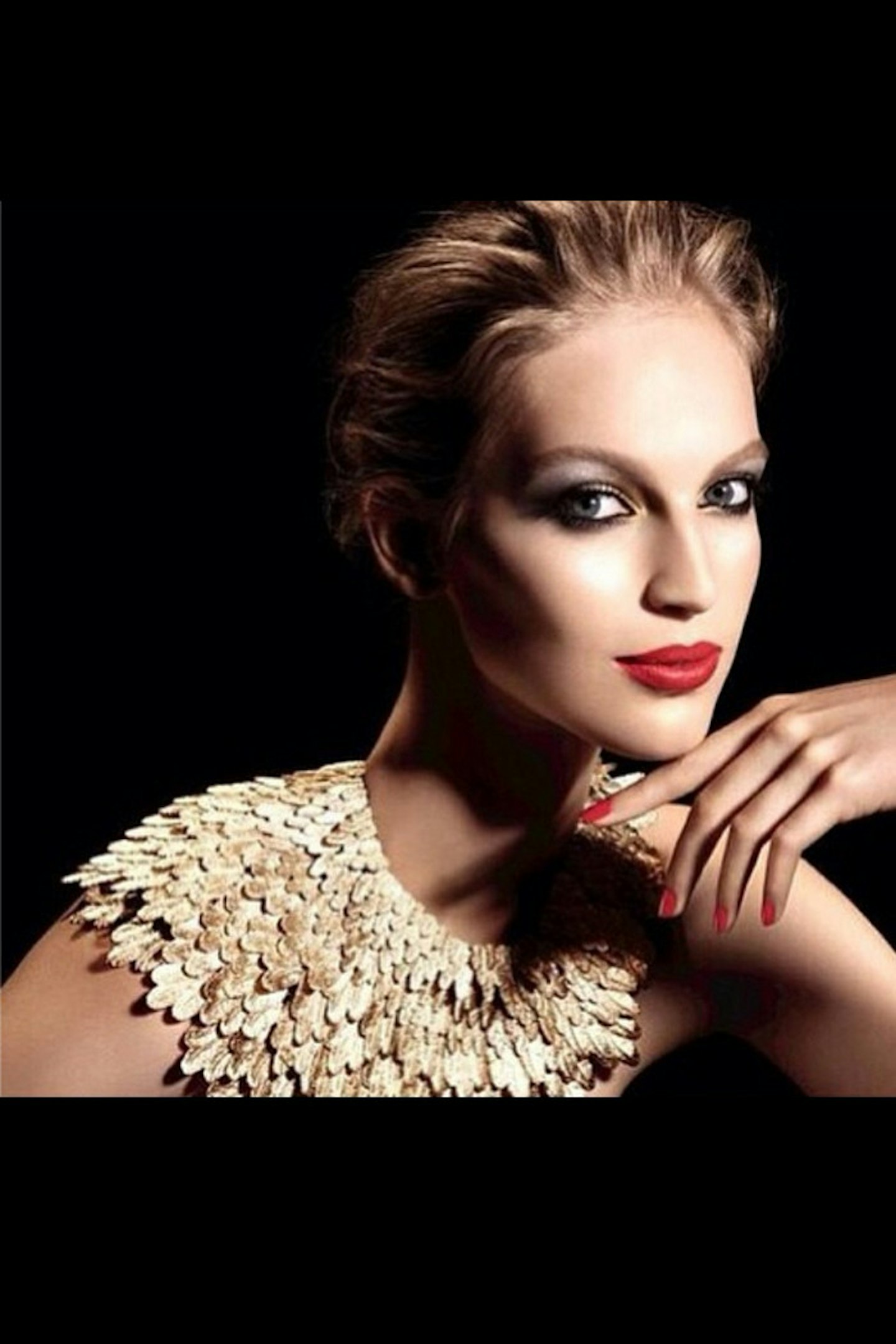 Paris Fashion Week Spring 2021: Chanel Beauty Runway Makeup