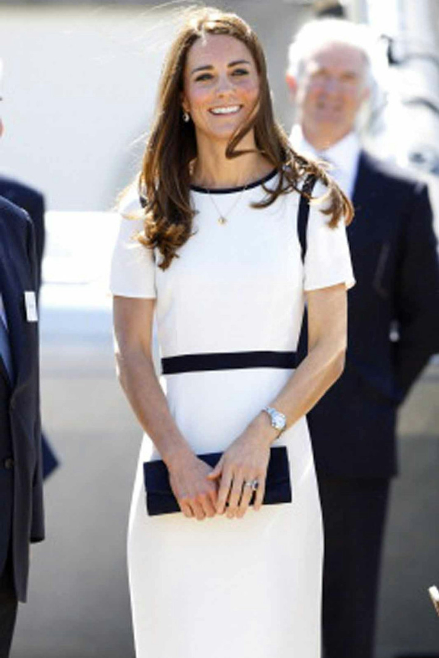 7 Kate Middleton style white black dress