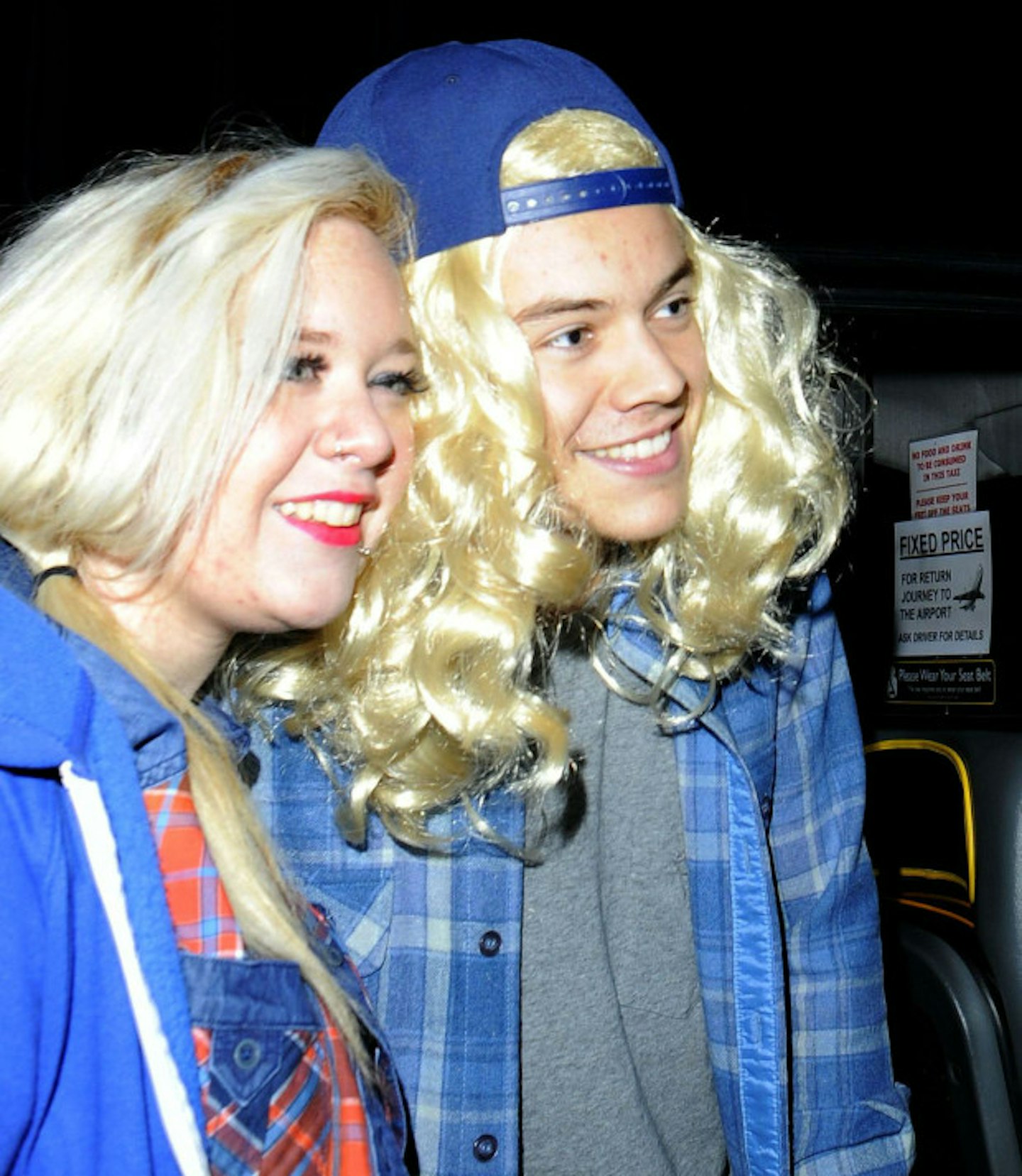 harry-styles-blonde-wig-blue-hat