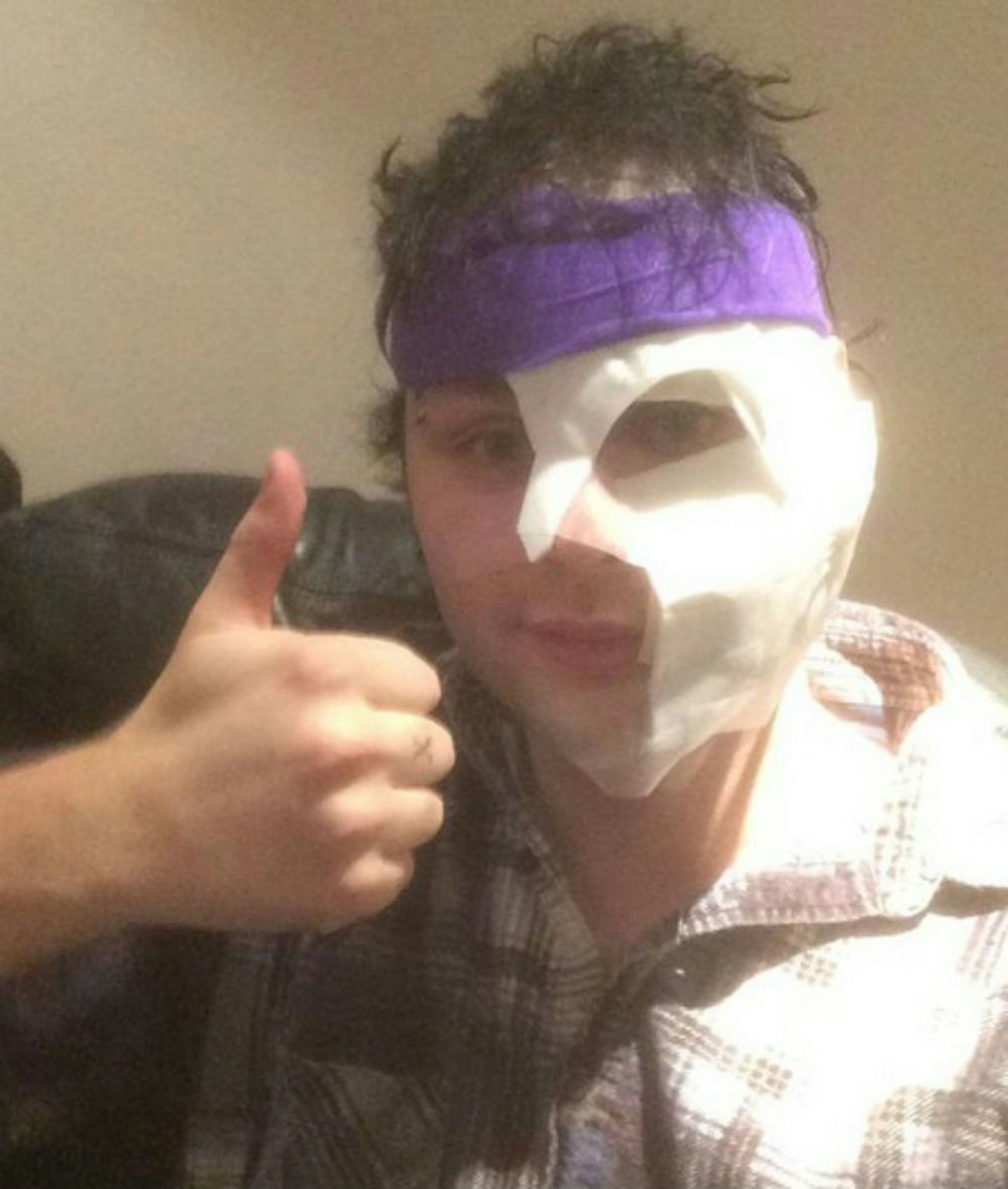 michael-clifford-5-seconds-of-summer-fire-injury