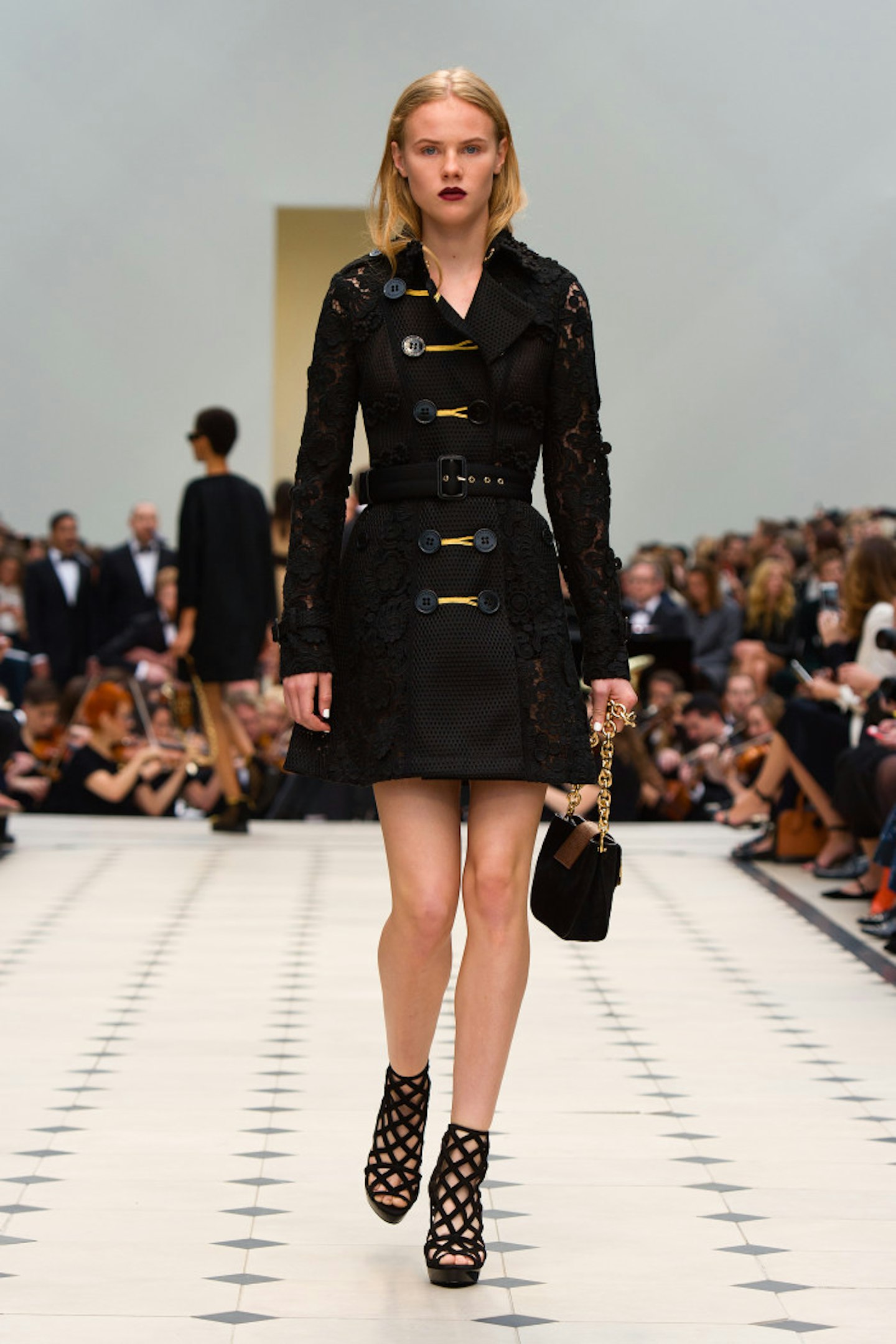 Burberry Womenswear S_S16 Collection - Look 13