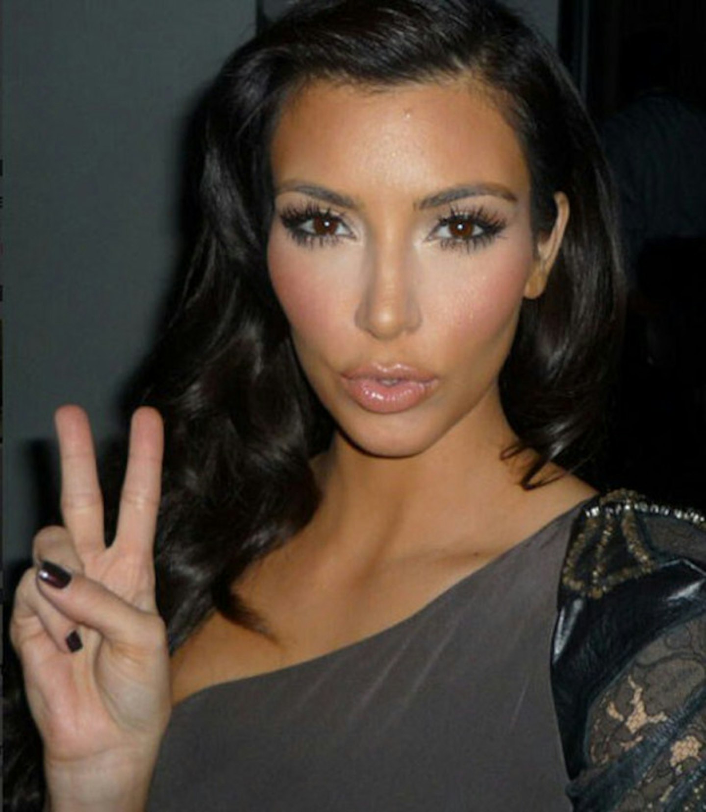 kim-kardashian-tanned-black-dress