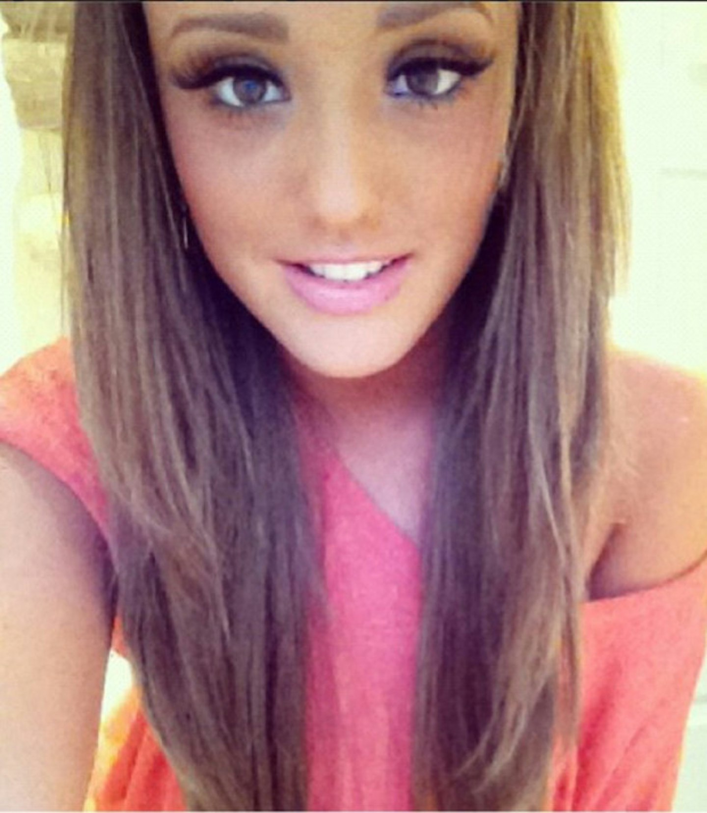 charlotte-crosby-pink-lipstick-picture