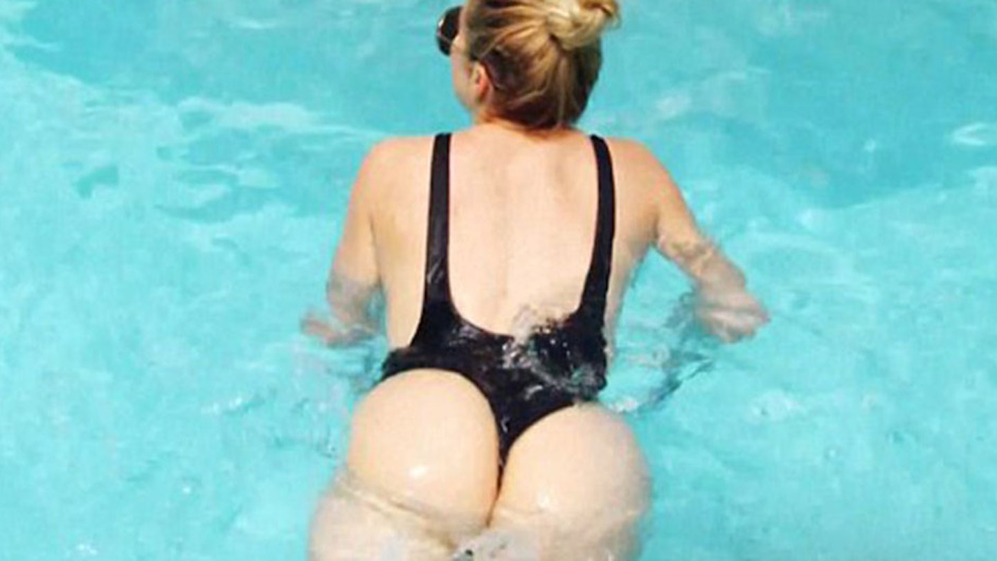 khloe-kardashian-bum-swimming-costume